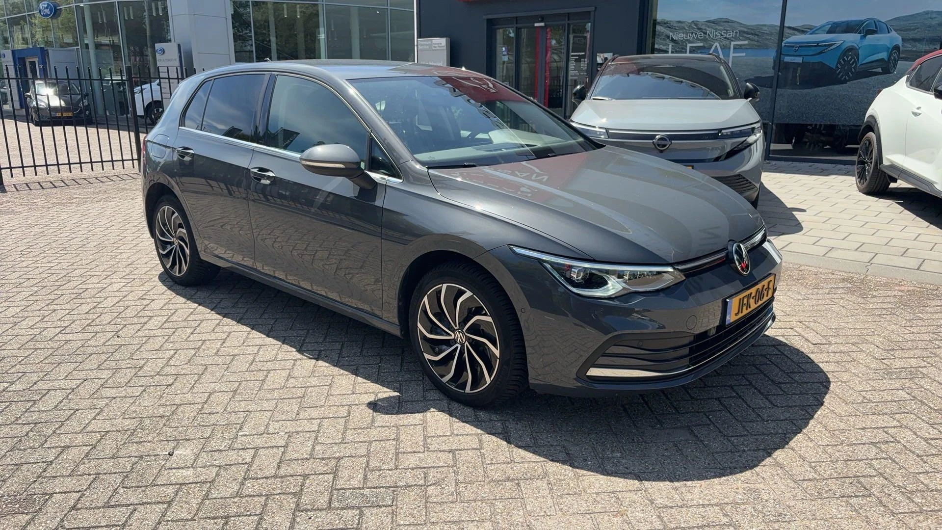 Volkswagen-Golf-image-2