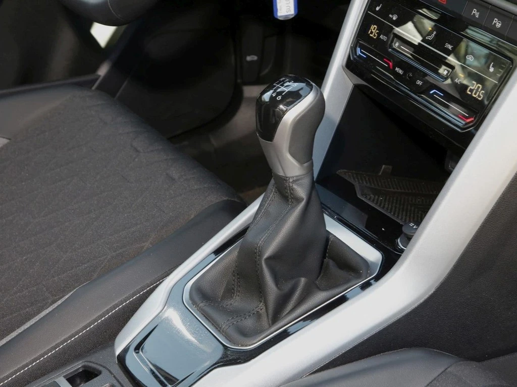 Volkswagen-T-Roc-image-9