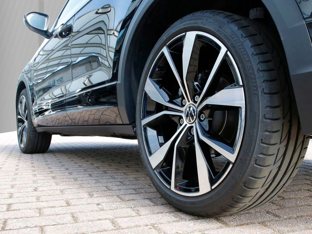 Volkswagen T-Roc 2.0 TDI DSG R-Line 19"ACC Pano Navi LED IQ