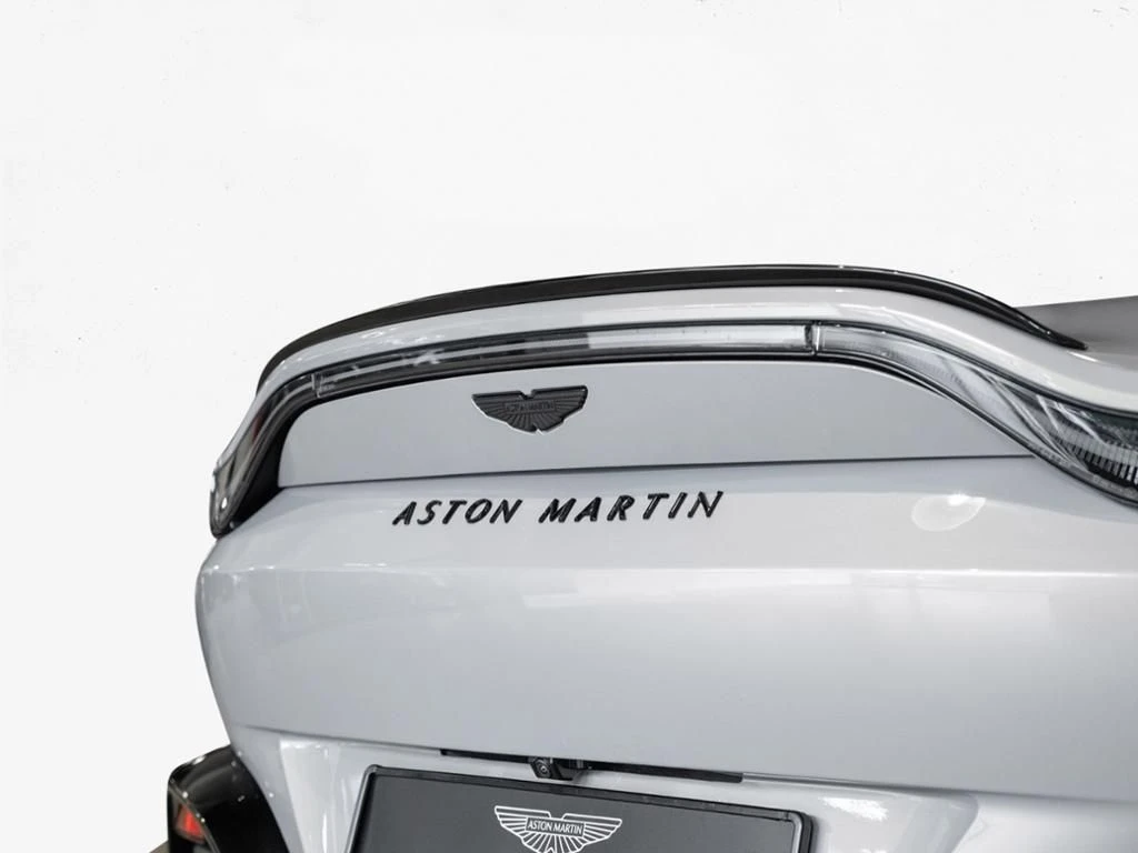 Aston Martin-V8 Vantage-image-8