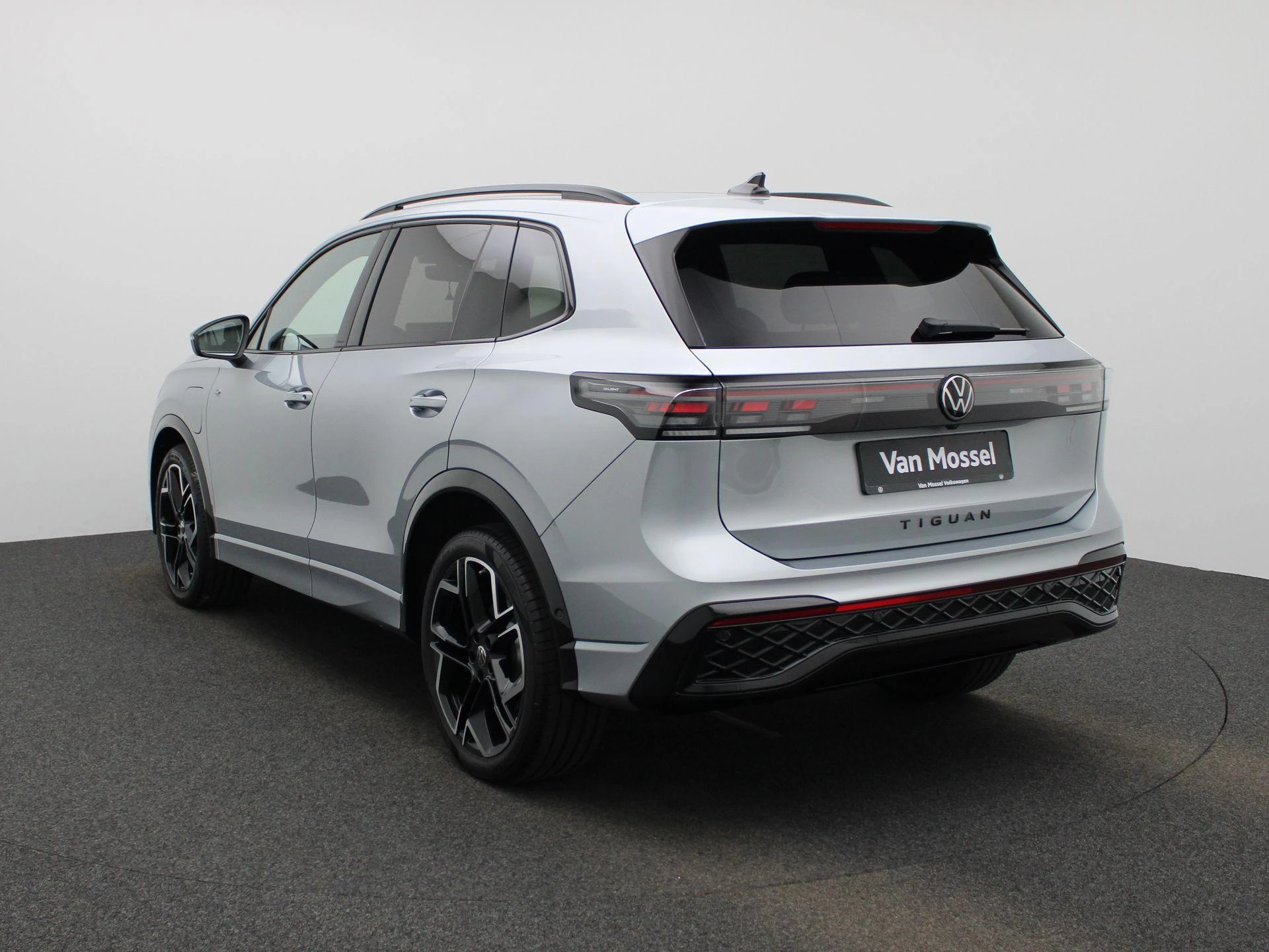 Volkswagen-Tiguan-image-1