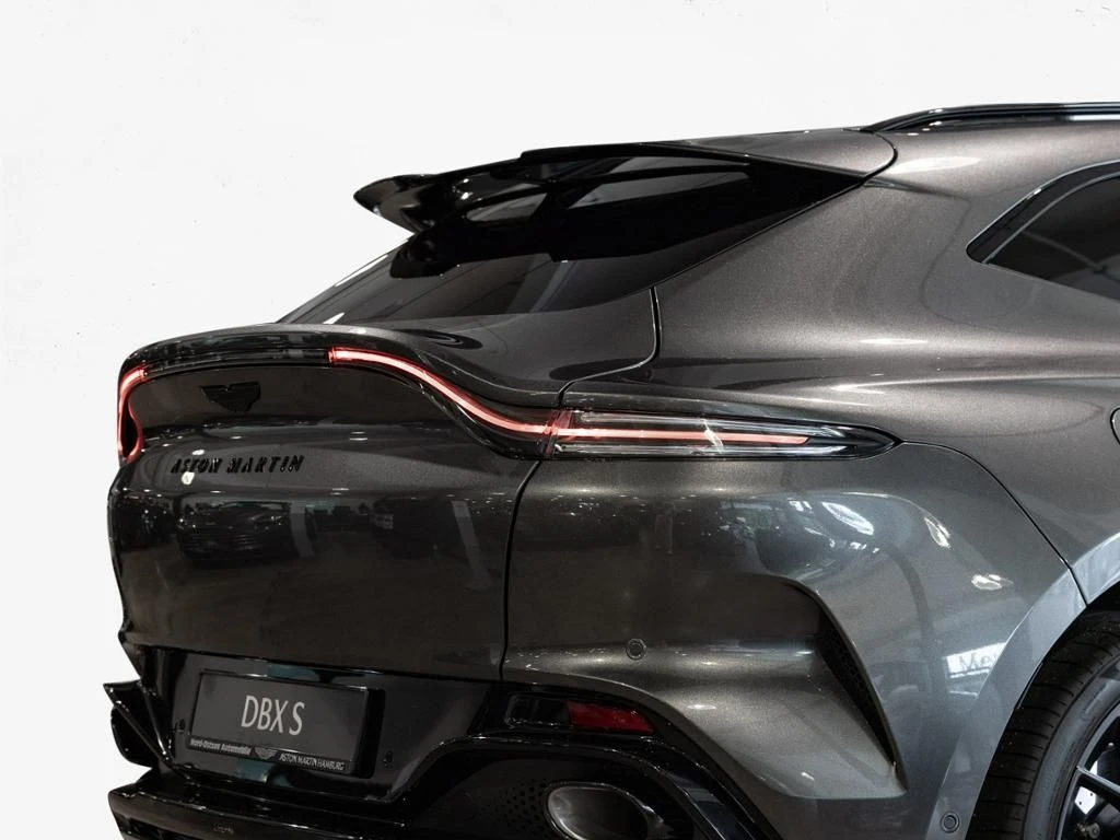 Aston Martin-DBX-image-8