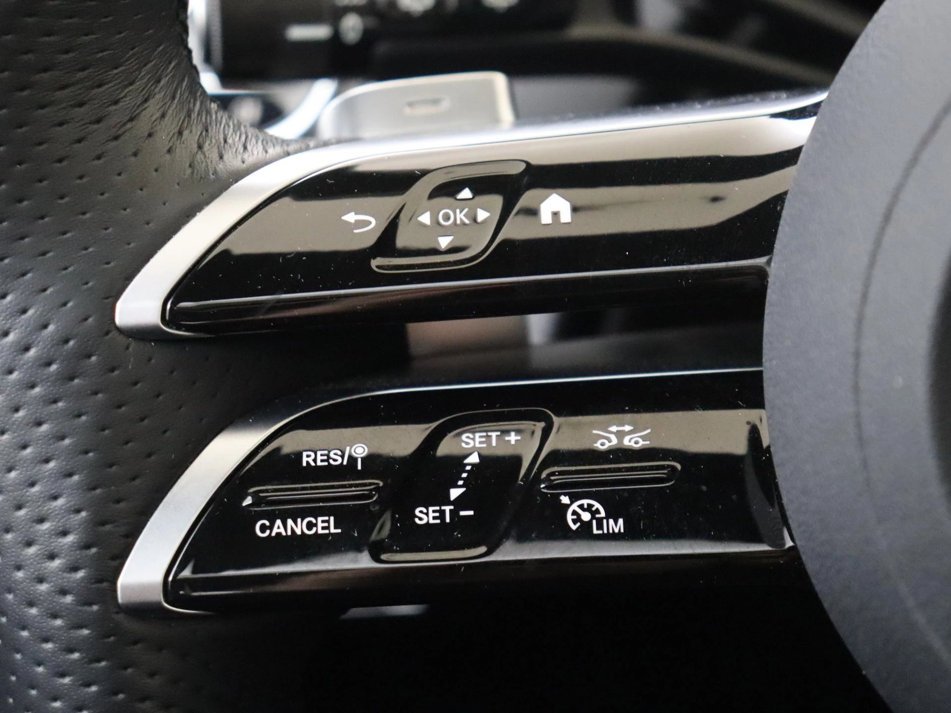 Mercedes-Benz-E-Klasse-image-12