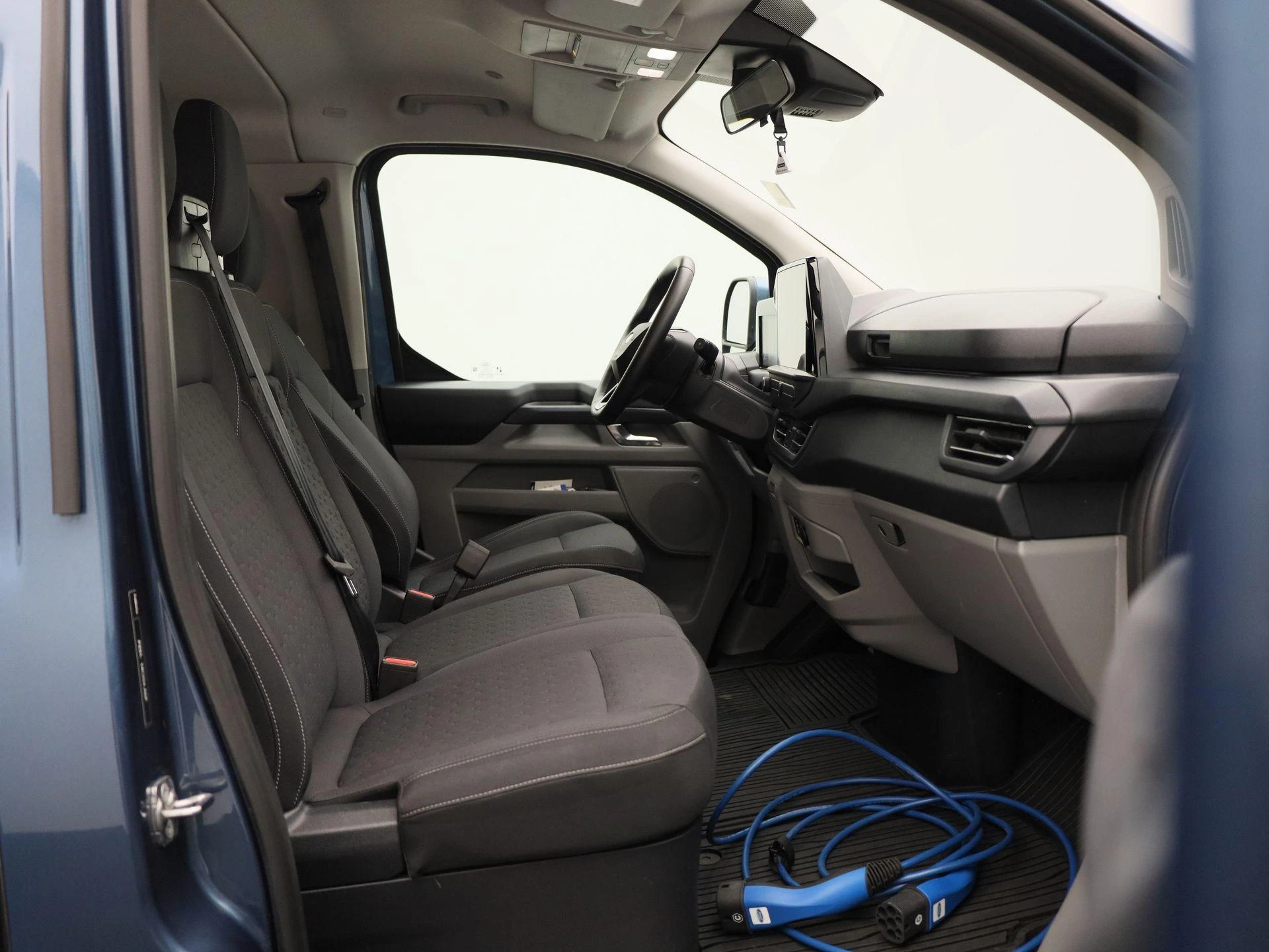 Ford-Transit Custom-image-9