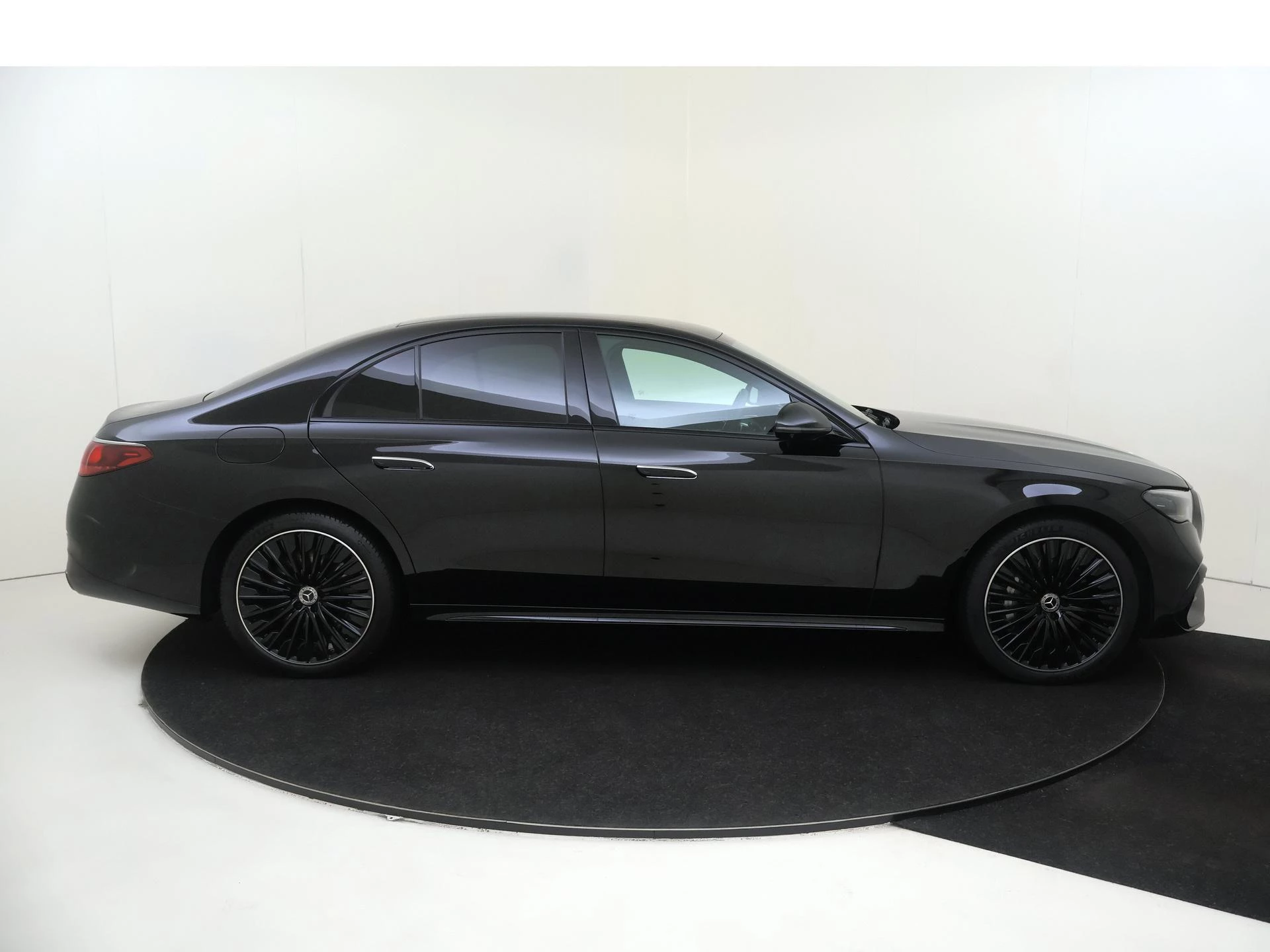 Mercedes-Benz-E-Klasse-image-8