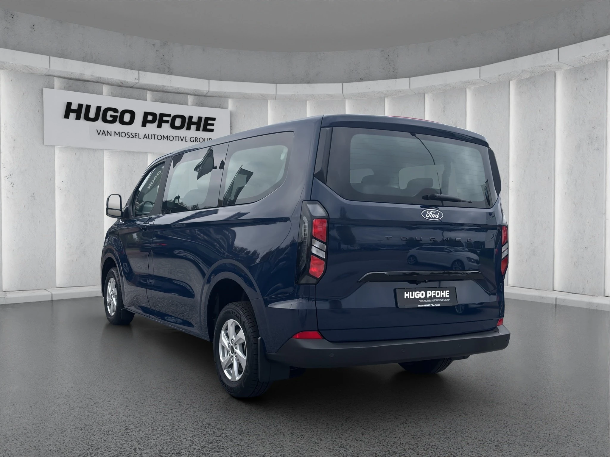 Ford-Tourneo Custom-image-2