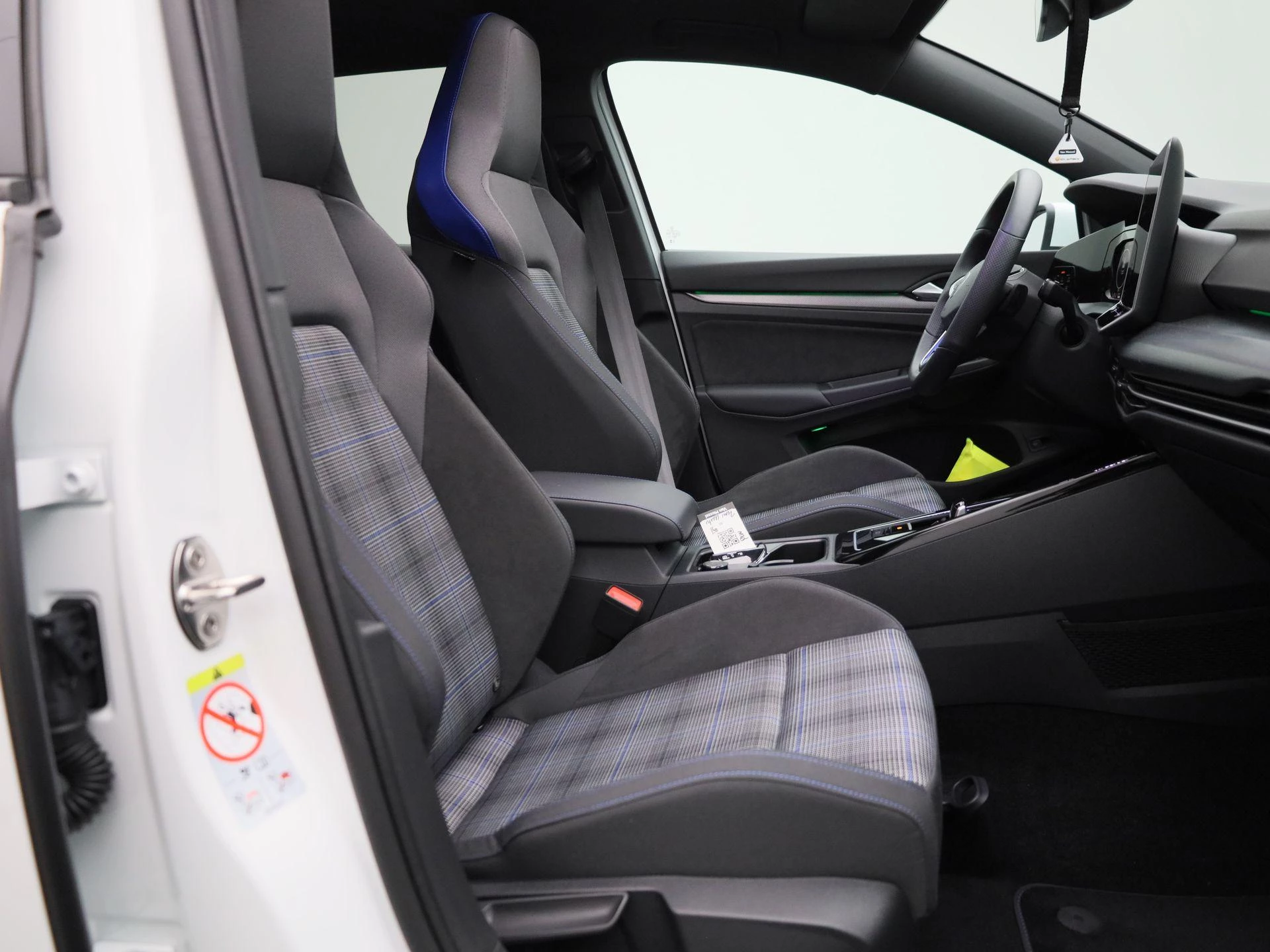 Volkswagen-Golf-image-37