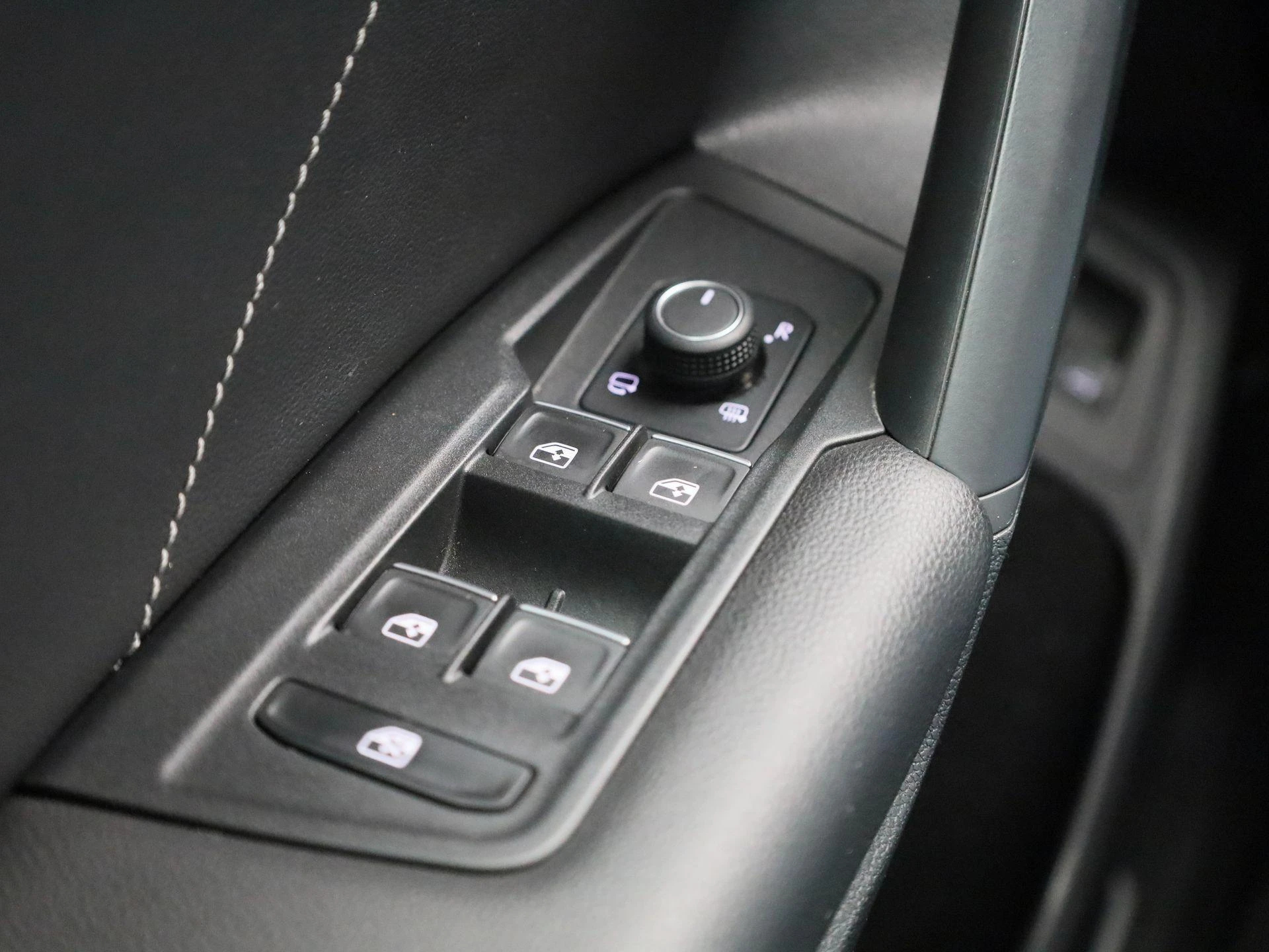 Volkswagen-Tiguan-image-35