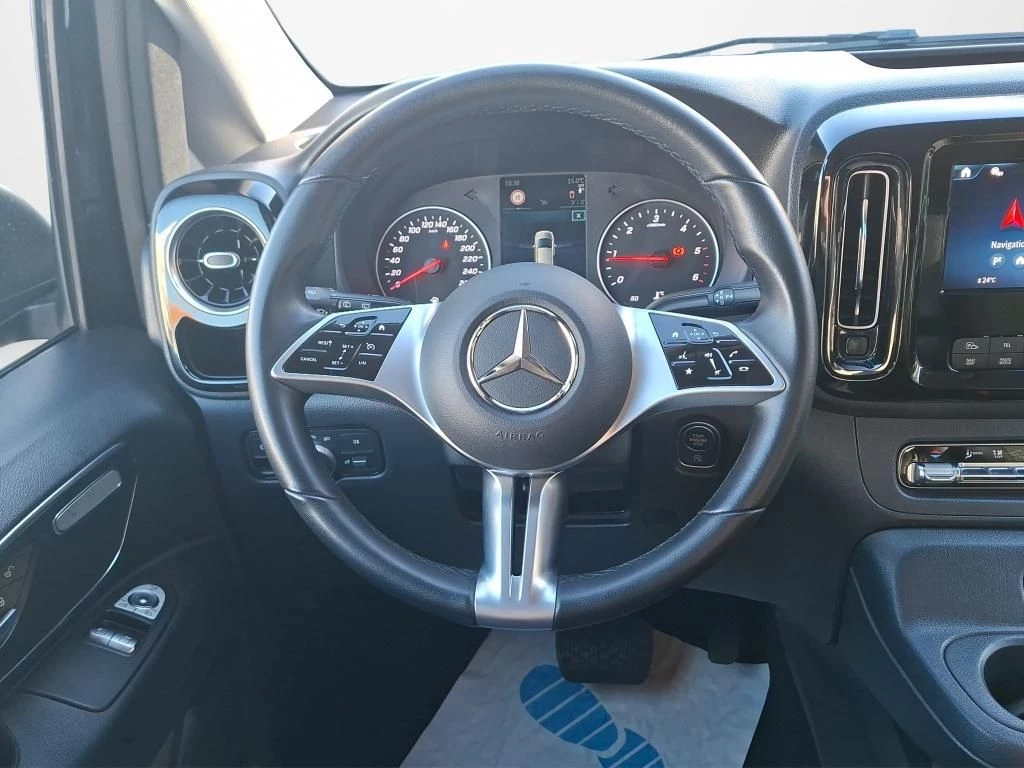 Mercedes-Benz-Vito-image-11