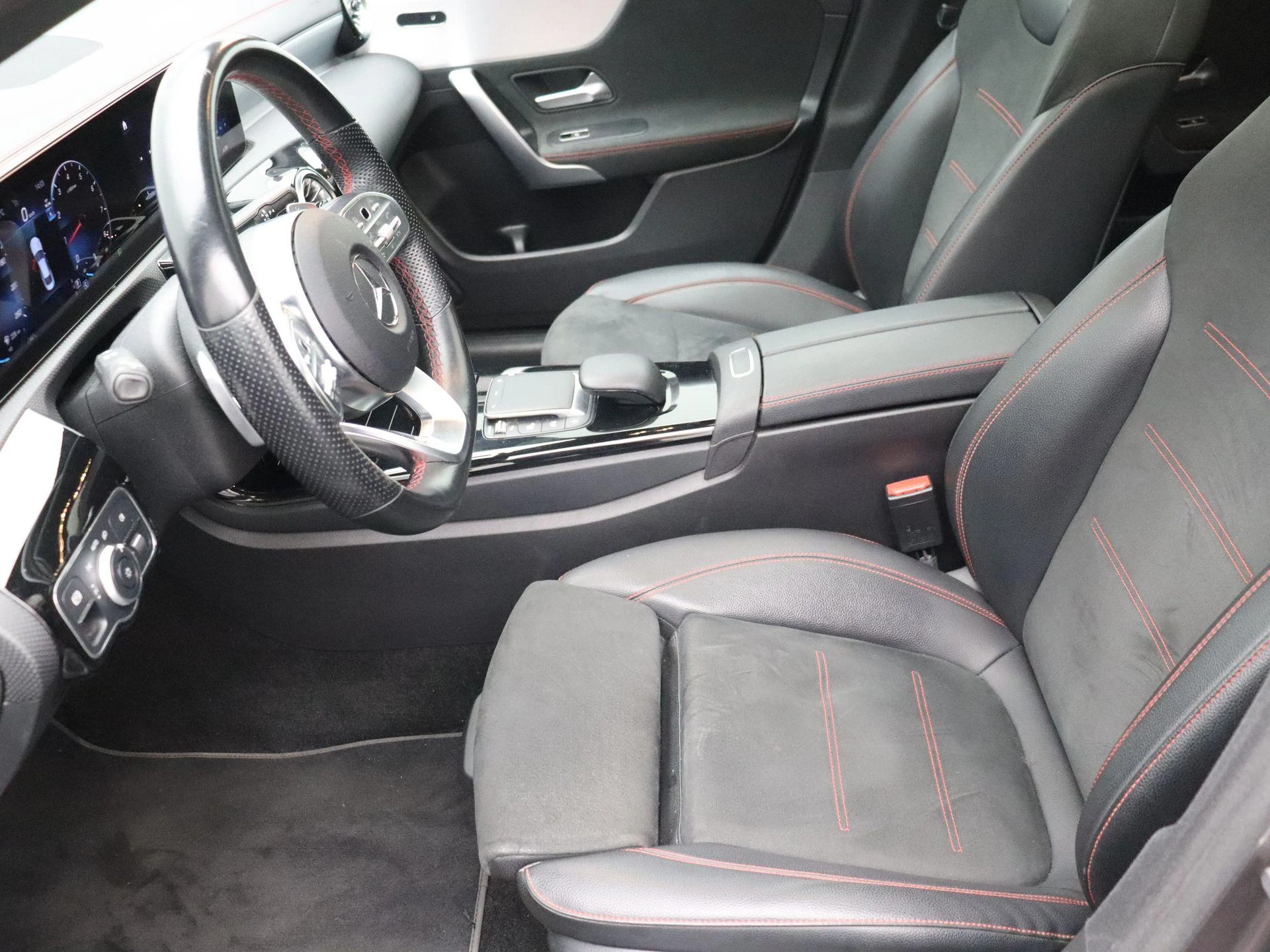 Mercedes-Benz CLA 200 AMG Line + PANORAMISCH DAK + CAMERA + LED +