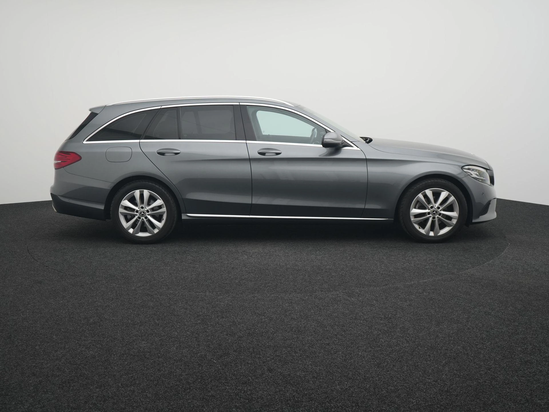 Mercedes-Benz-C-Klasse-image-5