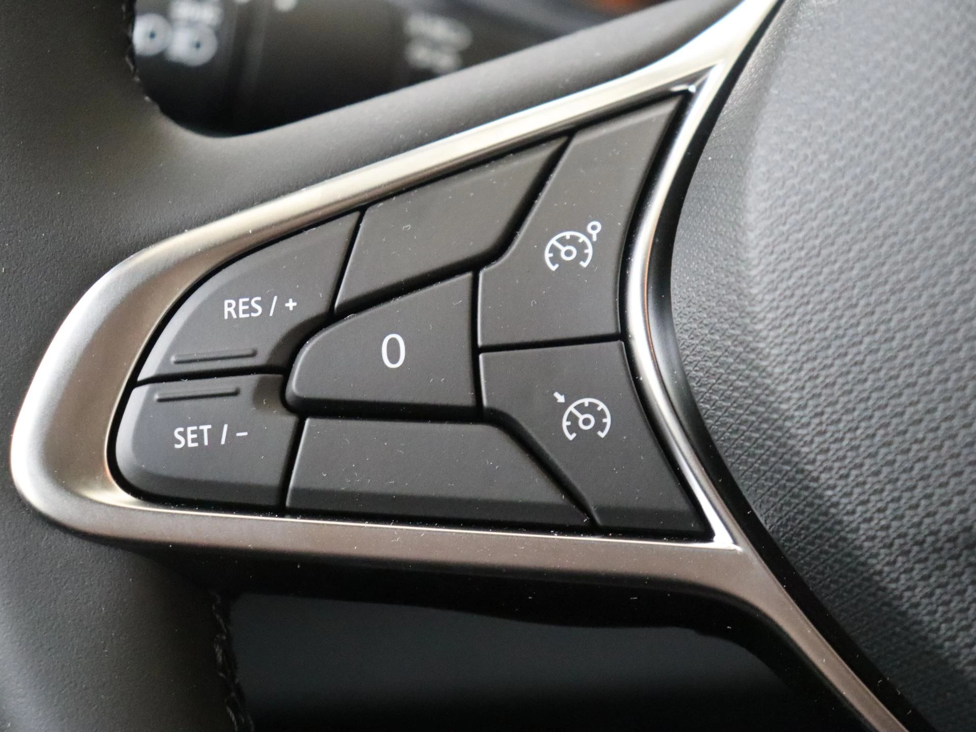 Renault-Clio-image-12