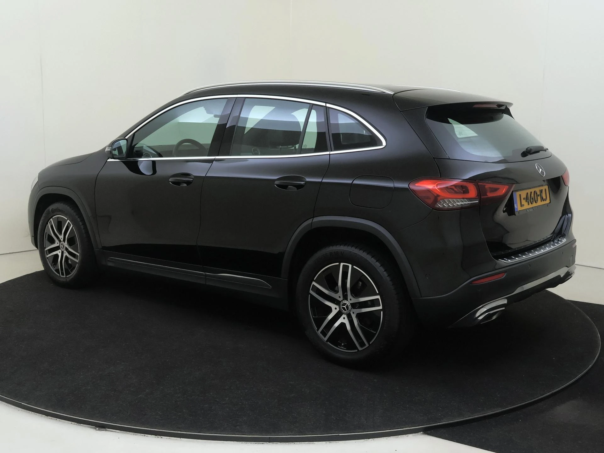 Mercedes-Benz-GLA-image-2