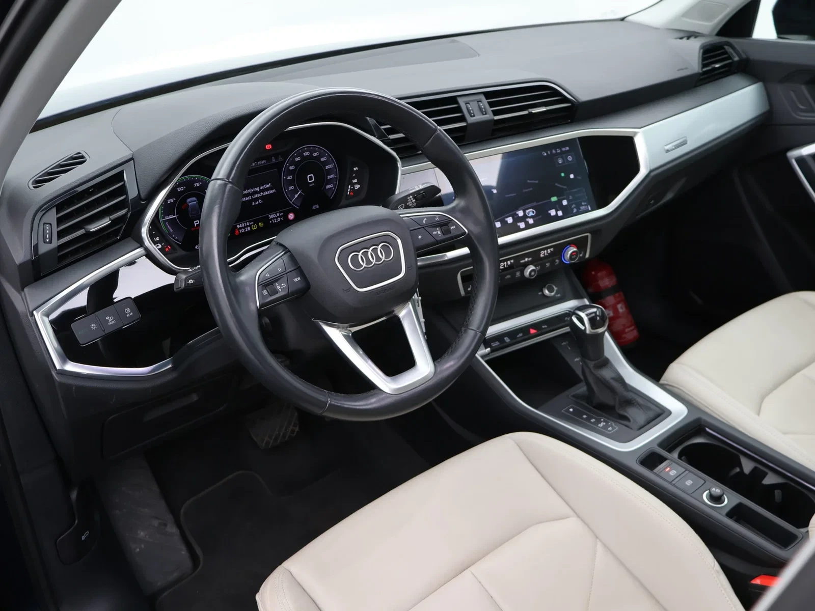 Audi Q3 PHEV Audi Q3 S-LINE PHEV 45TFSIe 245PK *AUTOMAAT*TREKHAAK*BEIGE LEDER*NAVI*BLTH*CRUISE*PDC*ZETELVERWARMIN