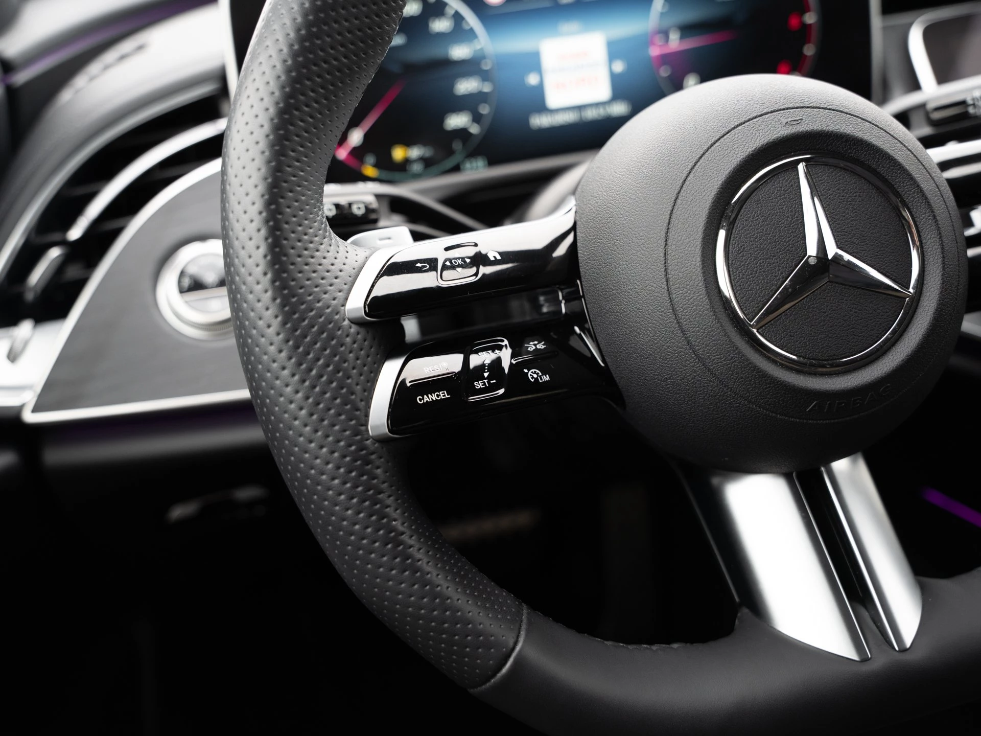 Mercedes-Benz E-Klasse 220 d AMG Line Advanced AHK*AMB.BELEUT*WINT.PKT