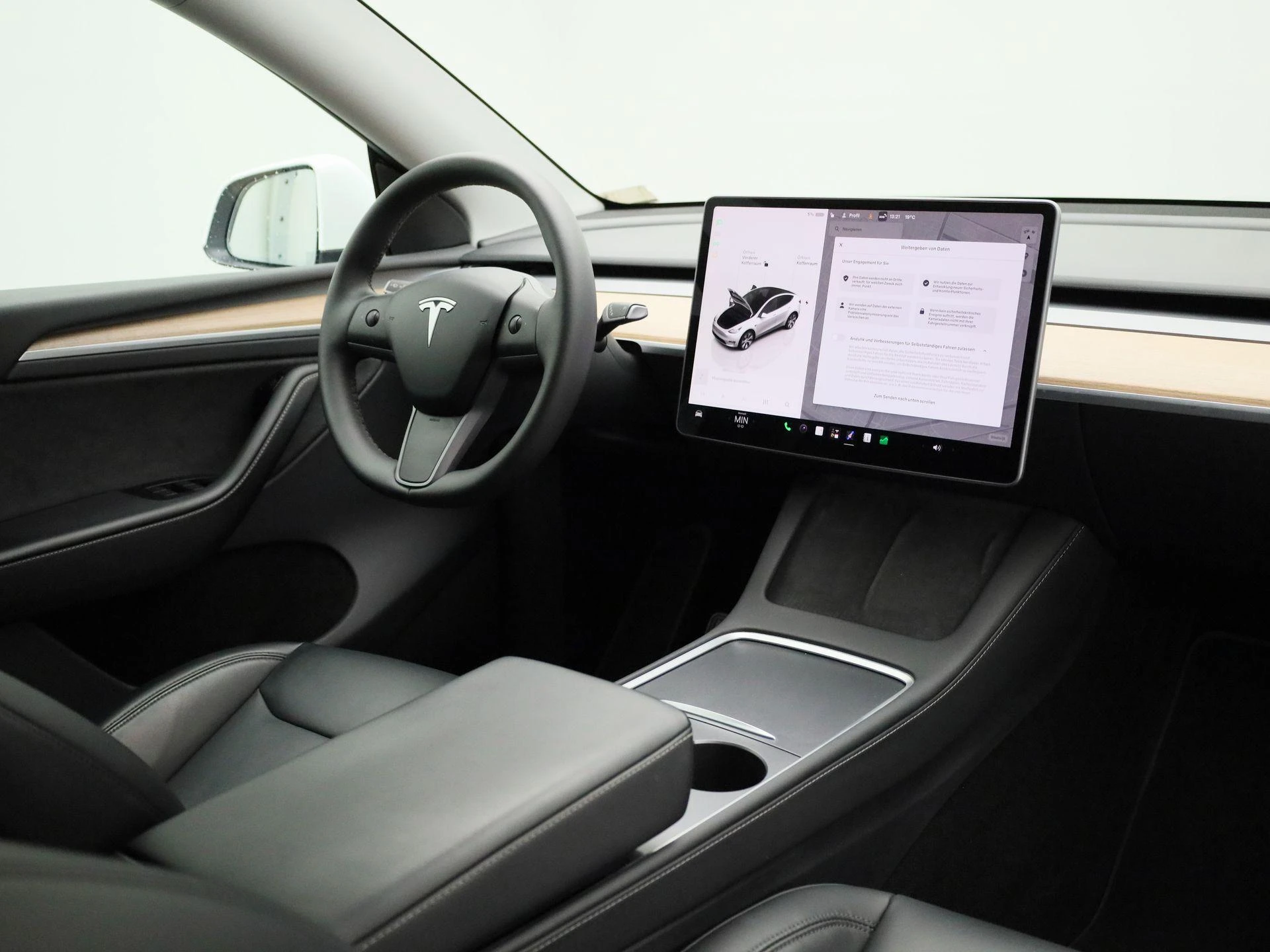 Tesla-Model Y-image-36