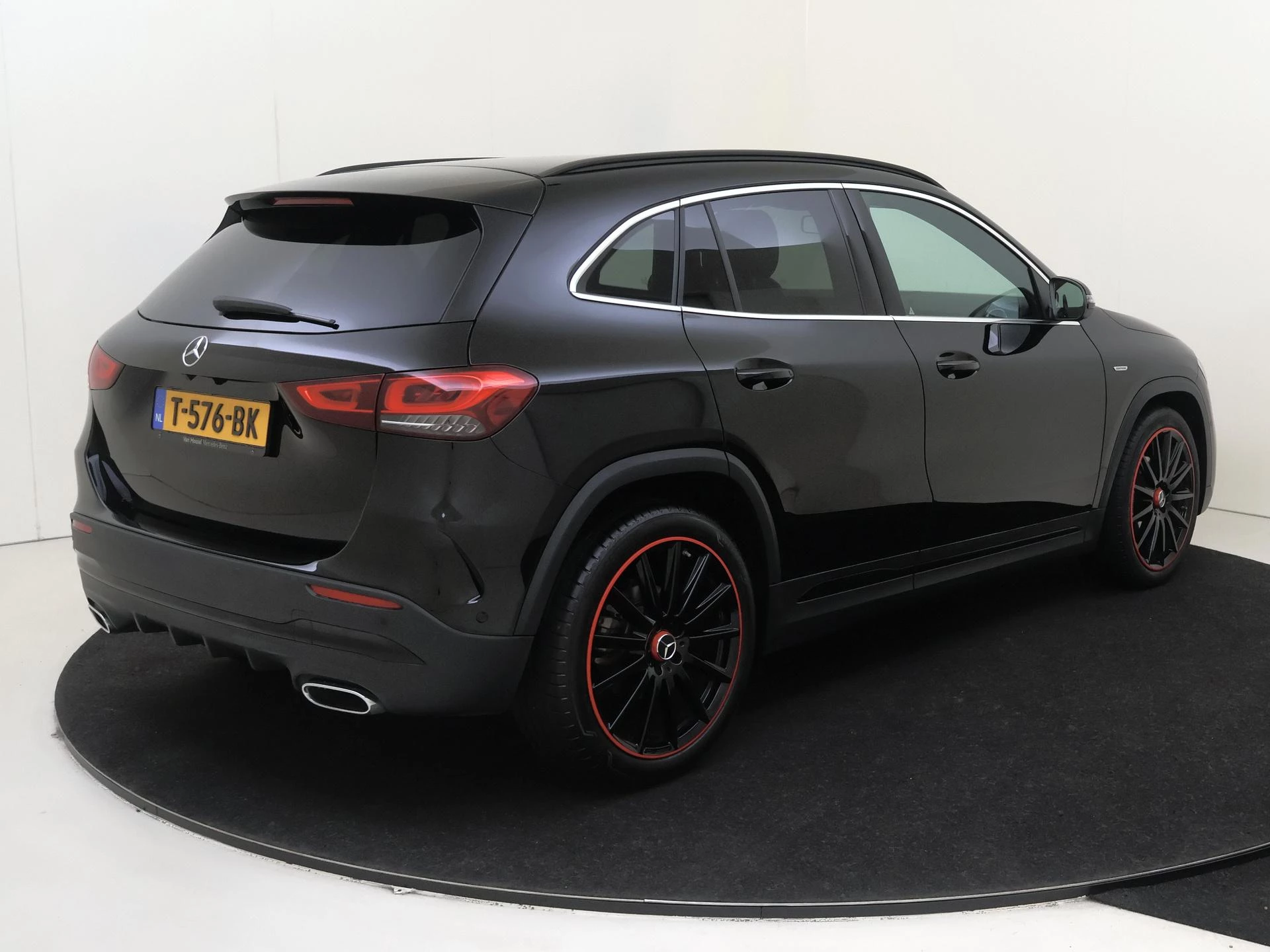 Mercedes-Benz-GLA-image-3