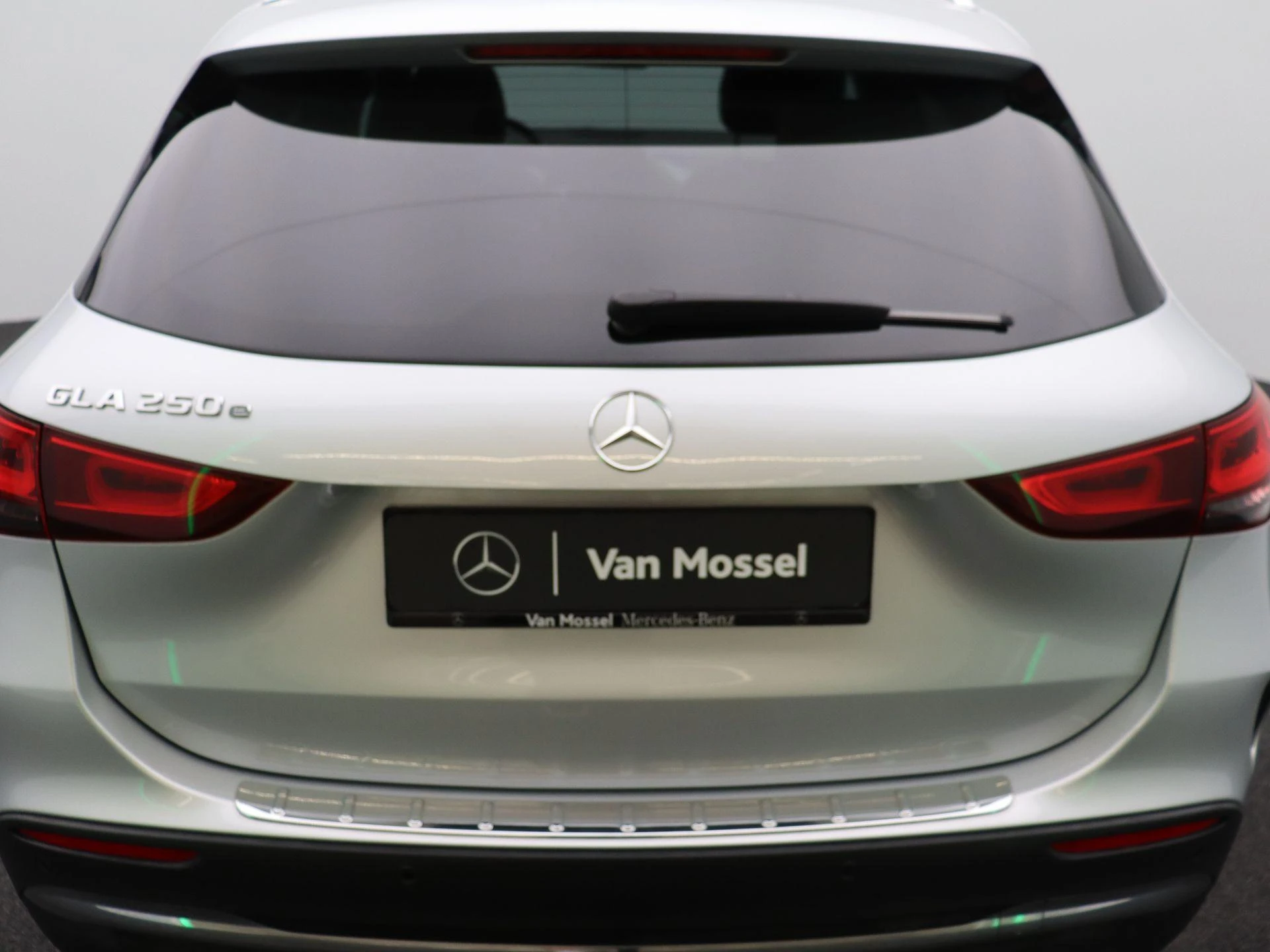 Mercedes-Benz GLA 250e Amg Line + MULTIBEAM + PANO DAK + CARPLAY + TREKHAAK +