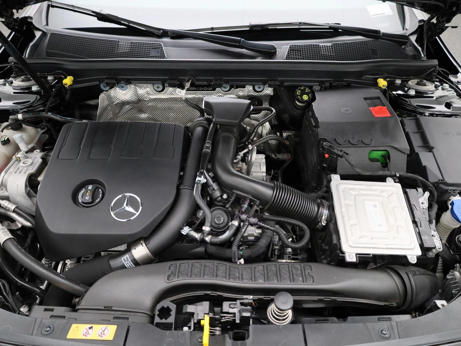 Mercedes-Benz-CLA-image-33