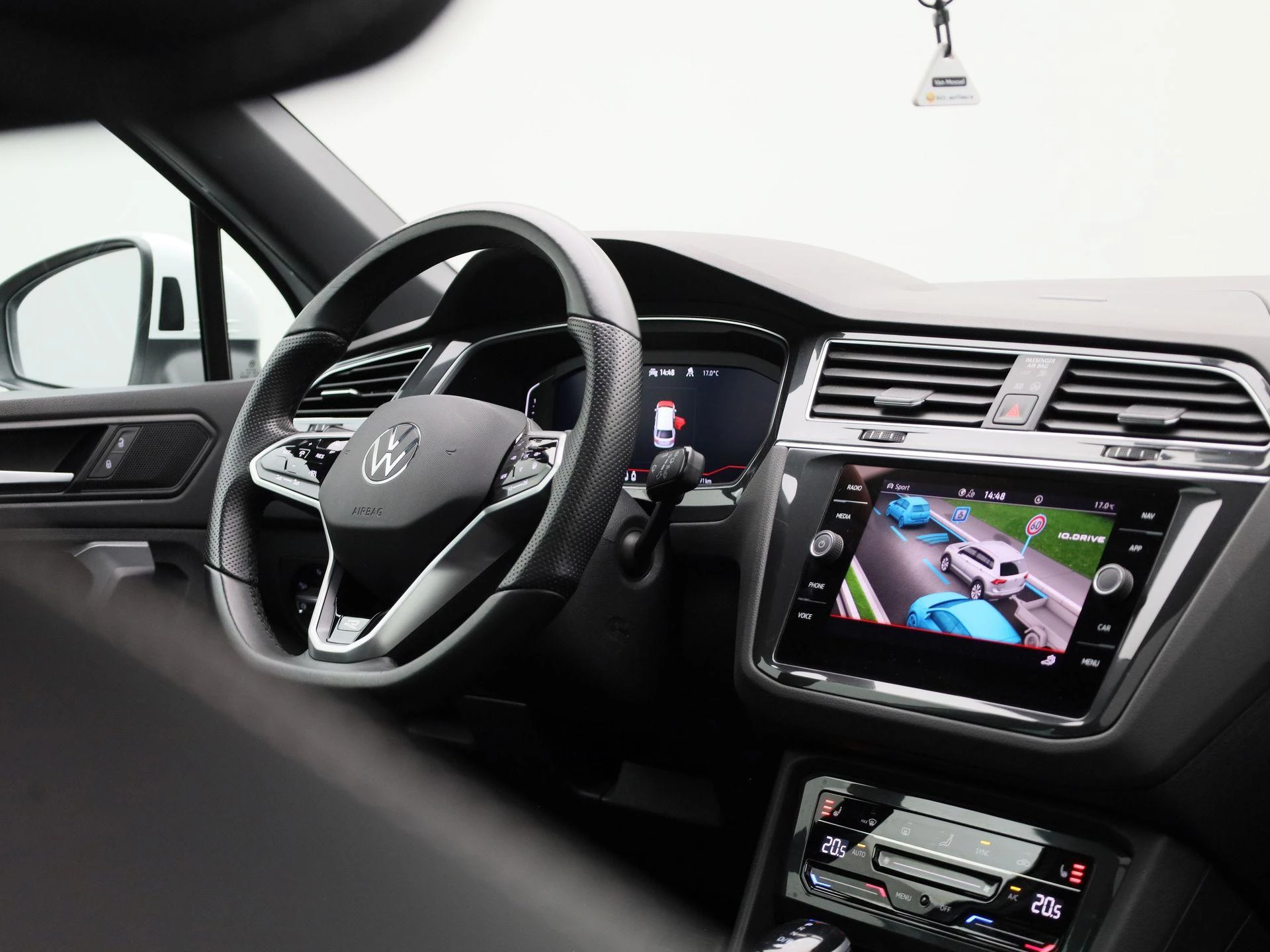 Volkswagen-Tiguan-image-45