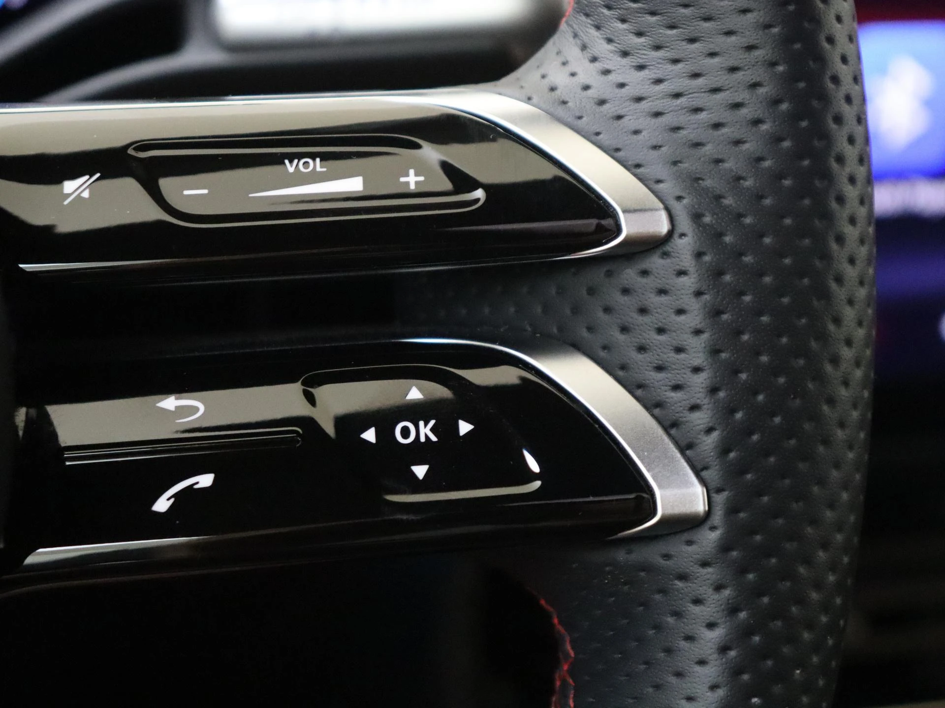 Mercedes-Benz-CLA-image-13