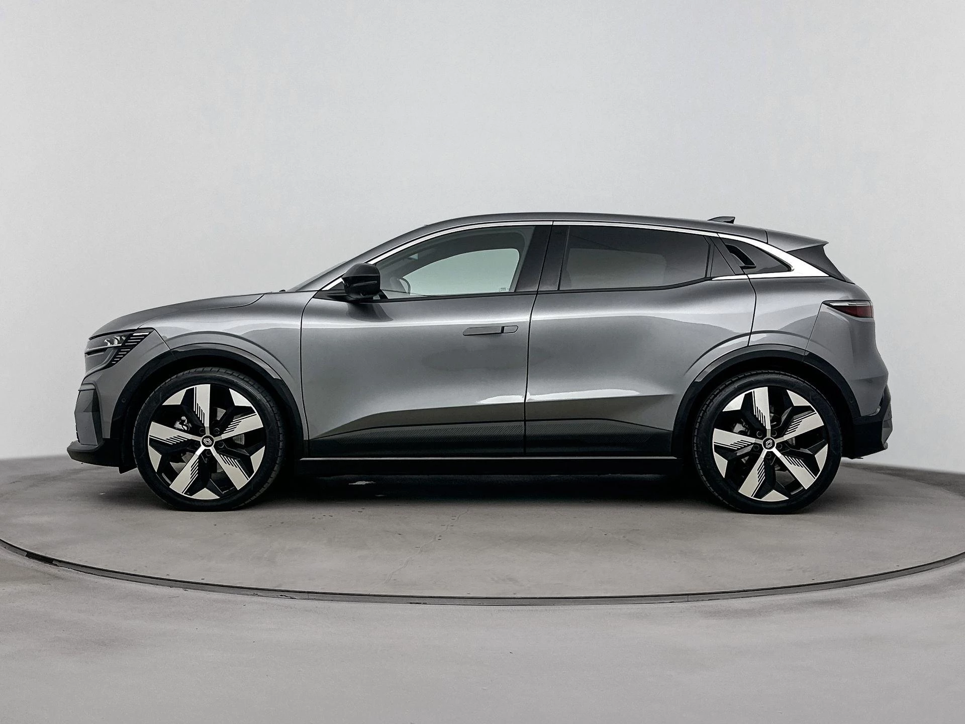 Renault-Megane E-Tech-image-1