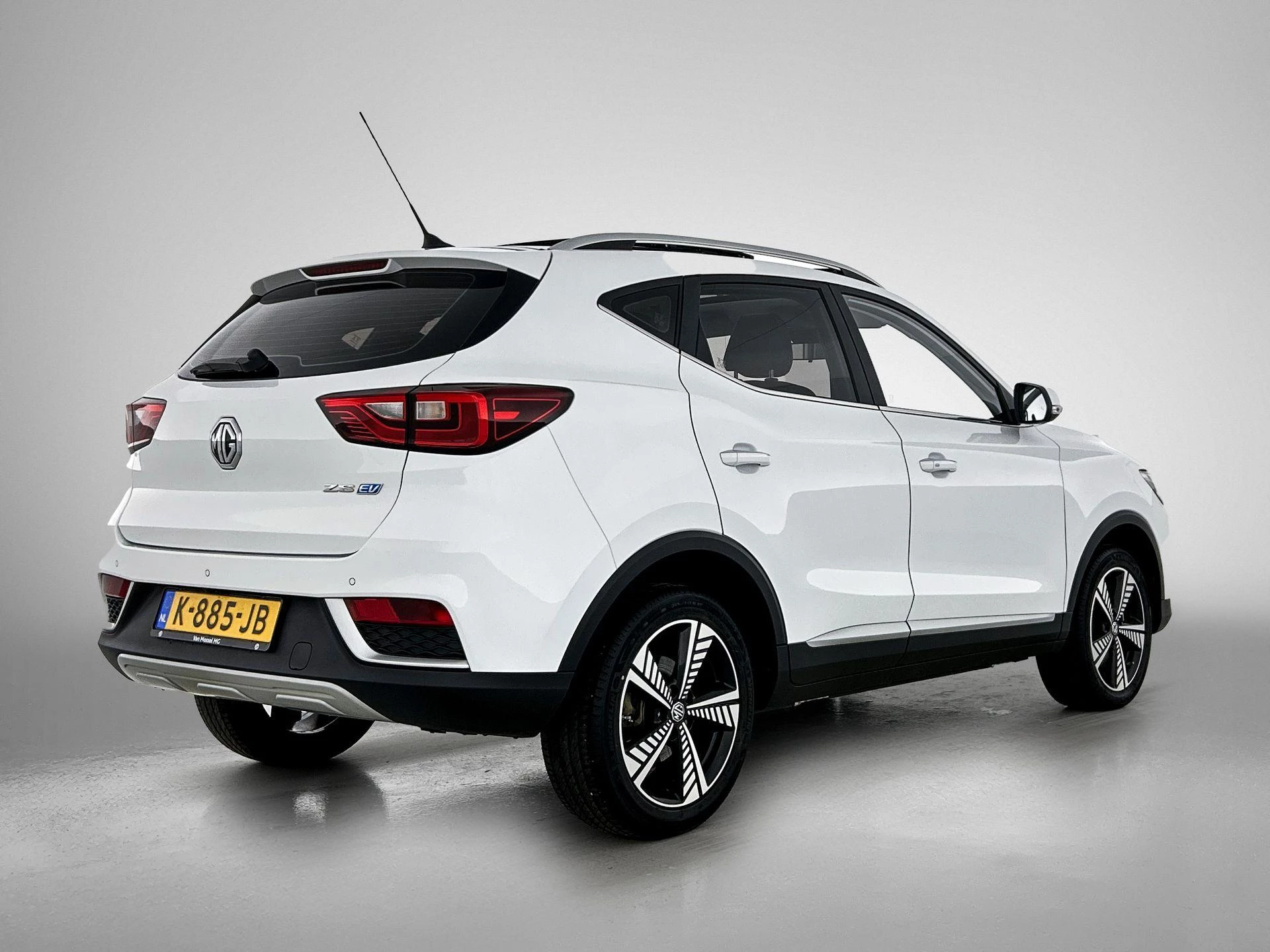 MG-ZS EV-image-3
