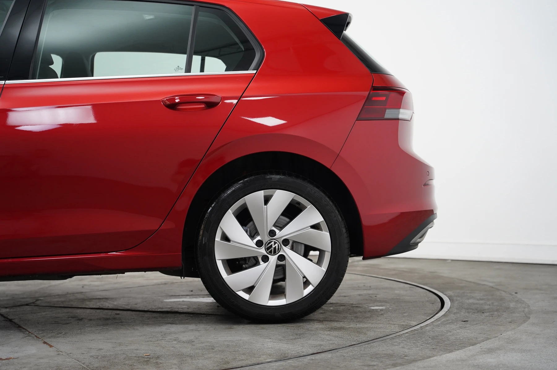Volkswagen-Golf-image-31