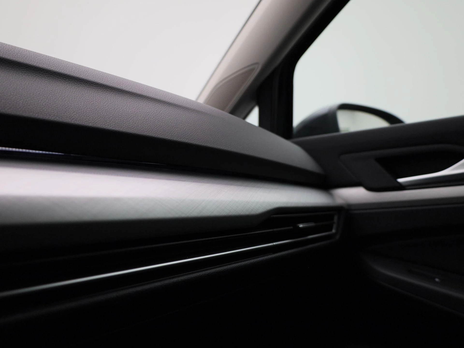 Volkswagen-Golf-image-28