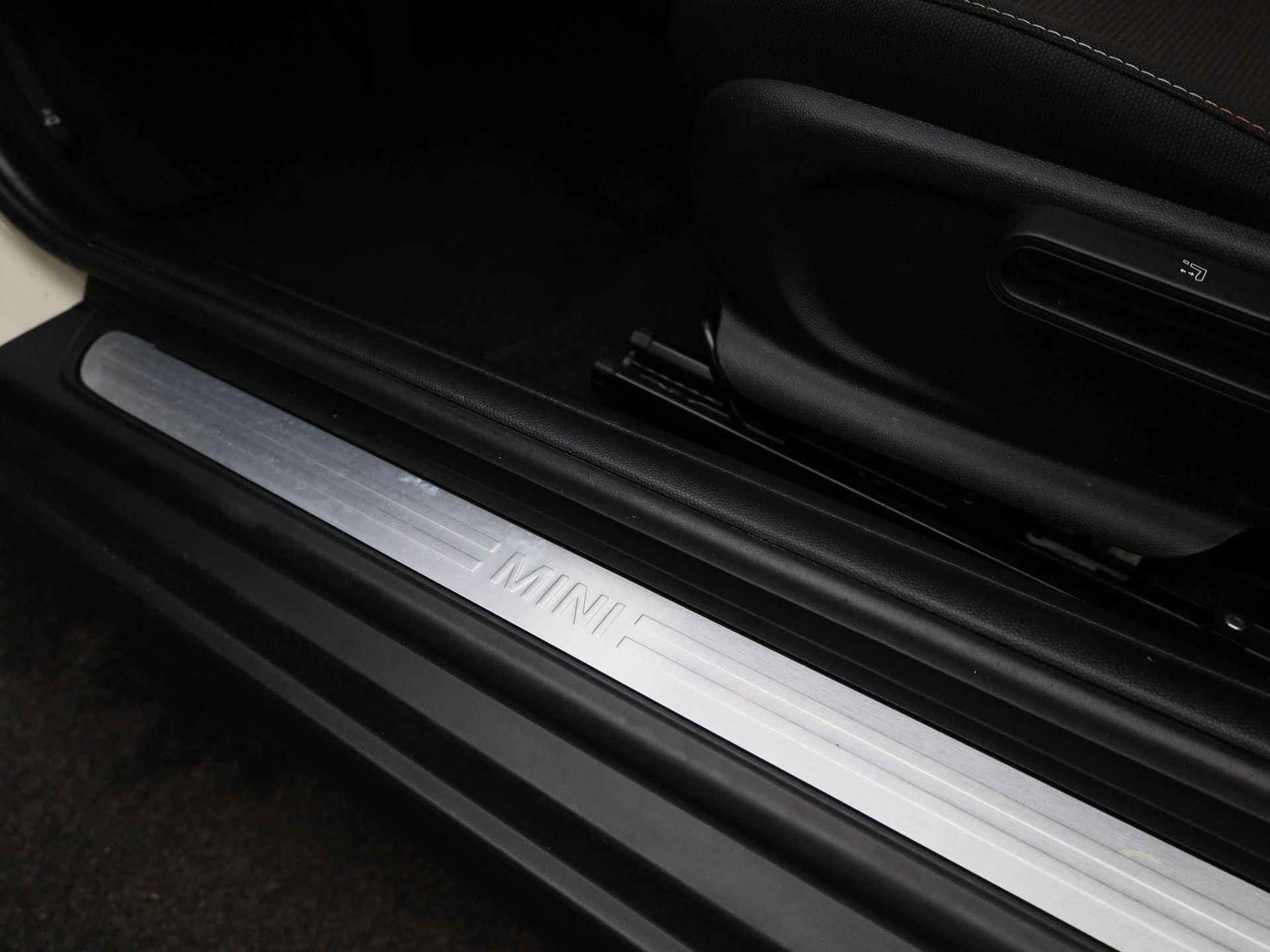MINI-One-image-29