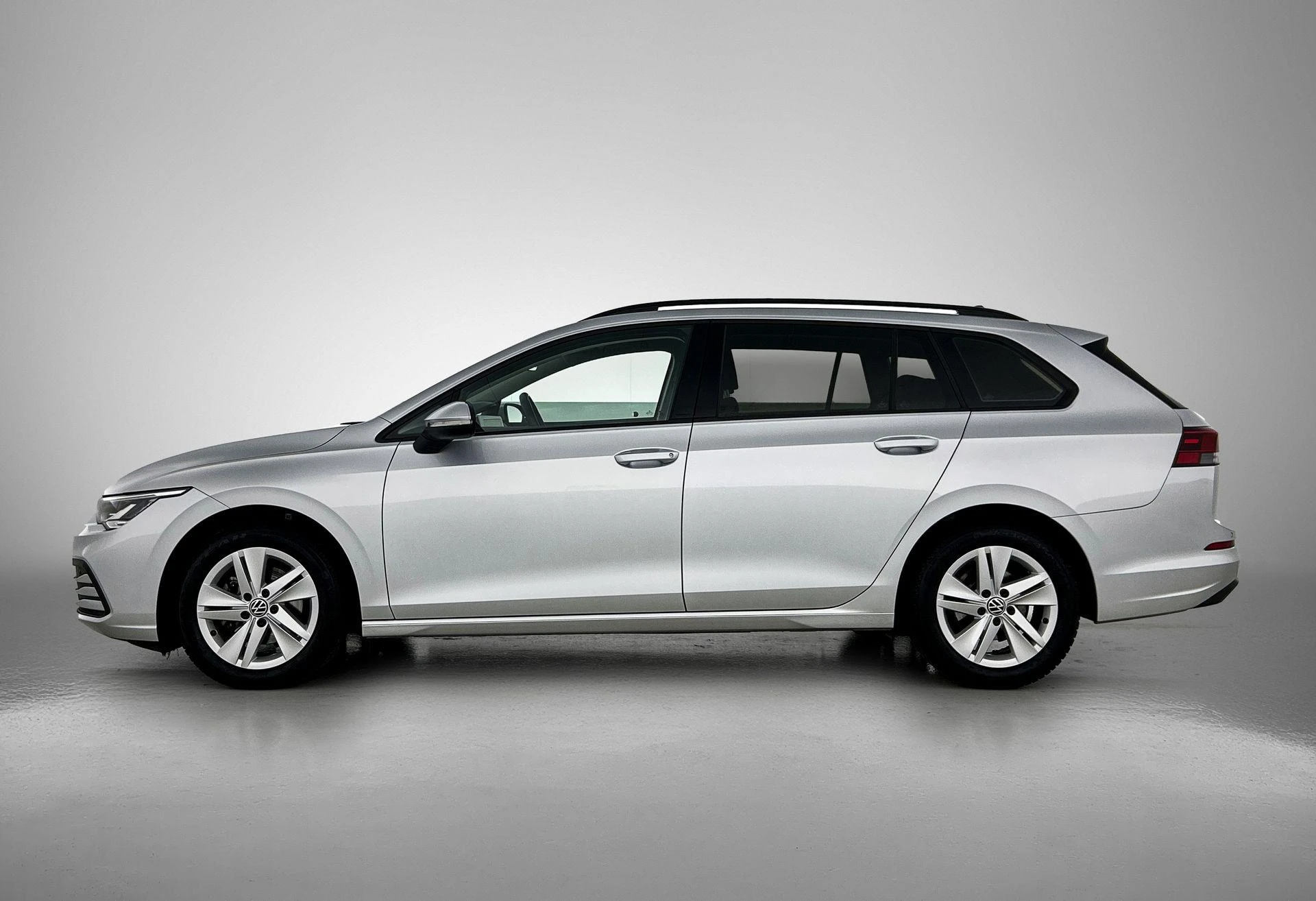 Volkswagen-Golf-image-1
