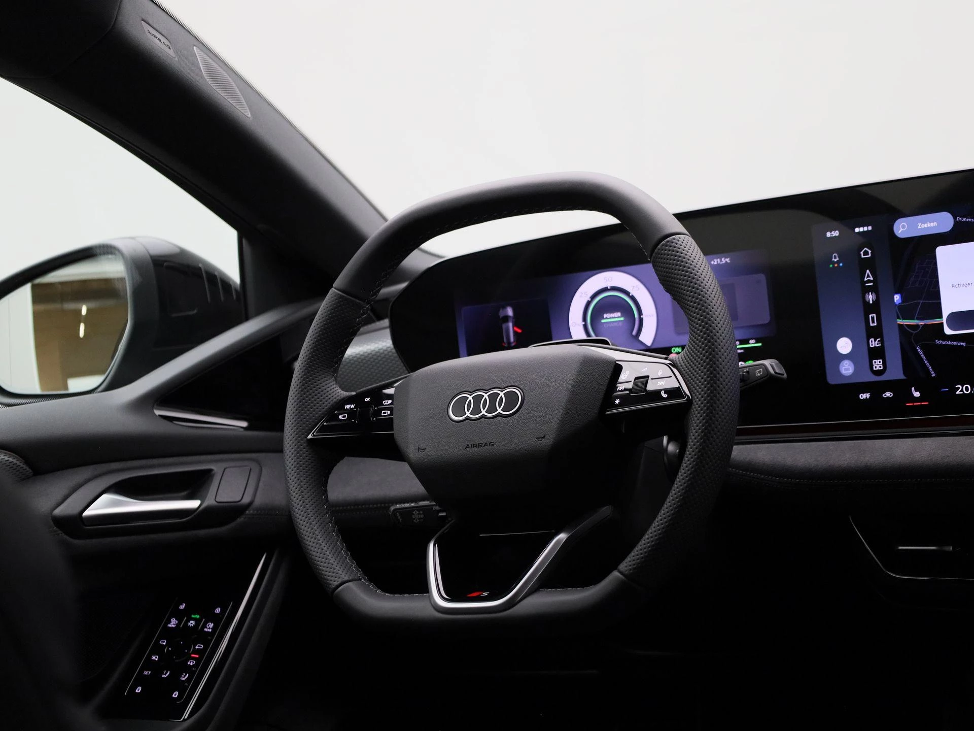 Audi-A6 Avant e-tron-image-54