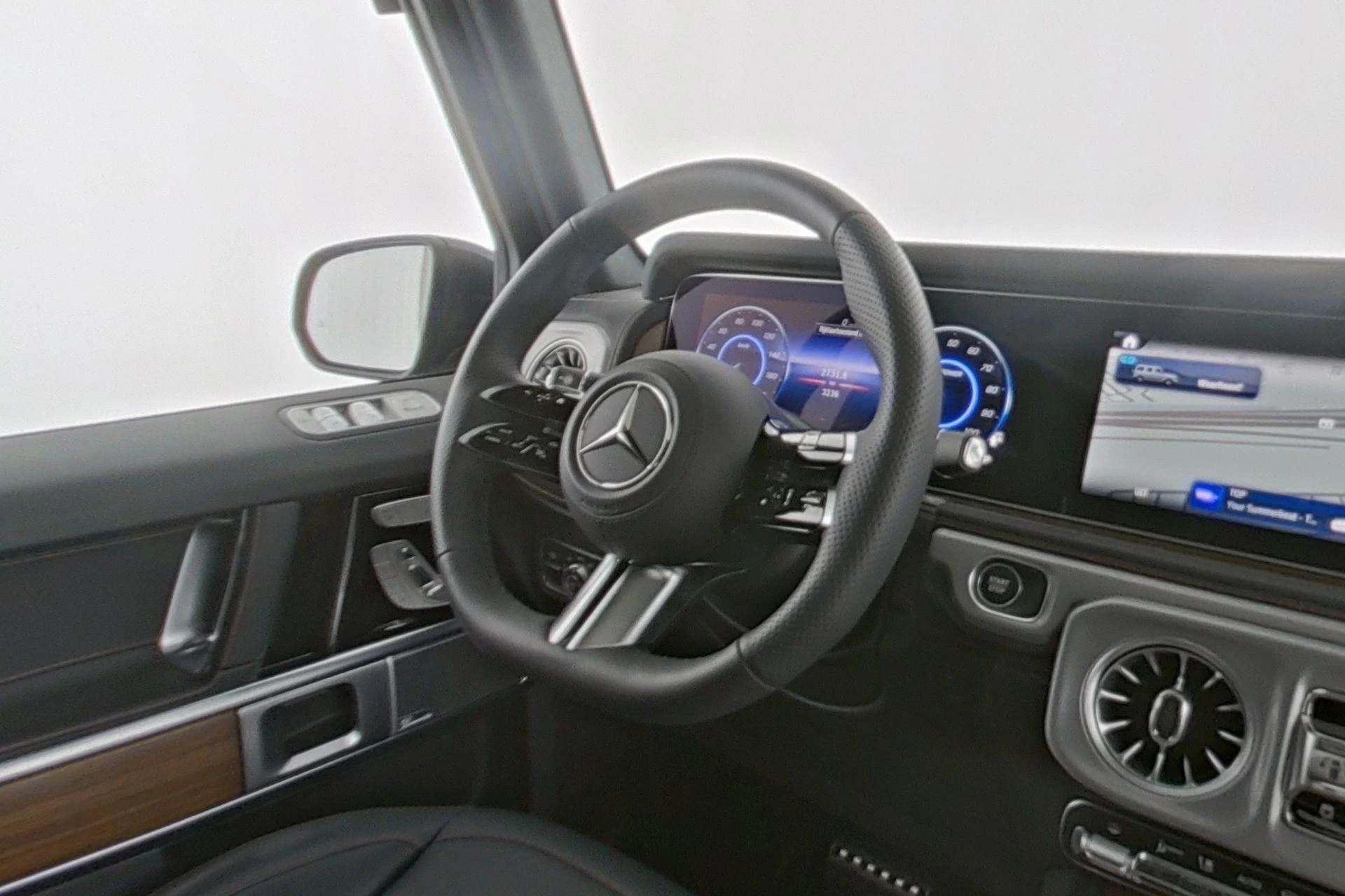 Mercedes-Benz-G-Klasse-image-12