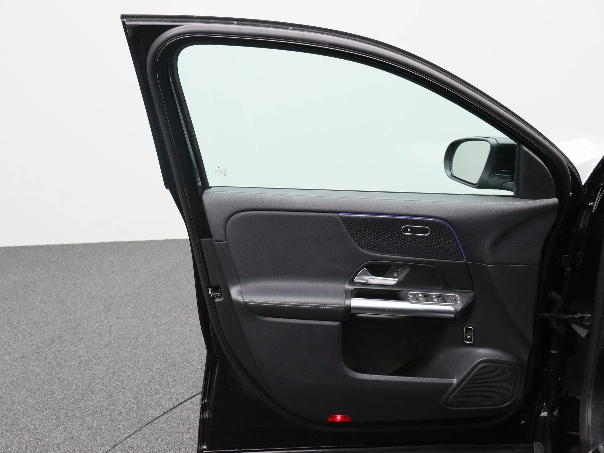 Mercedes-Benz GLA 180 d Luxury Line + LEDER + CARPLAY + LED + CAMERA +