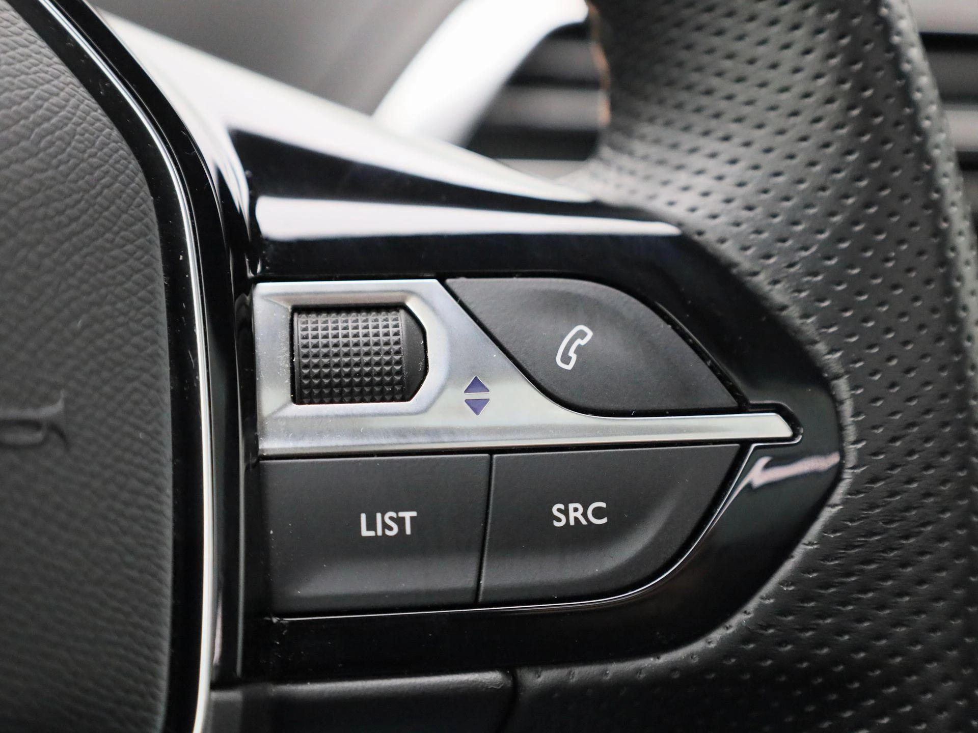 Peugeot-5008-image-26