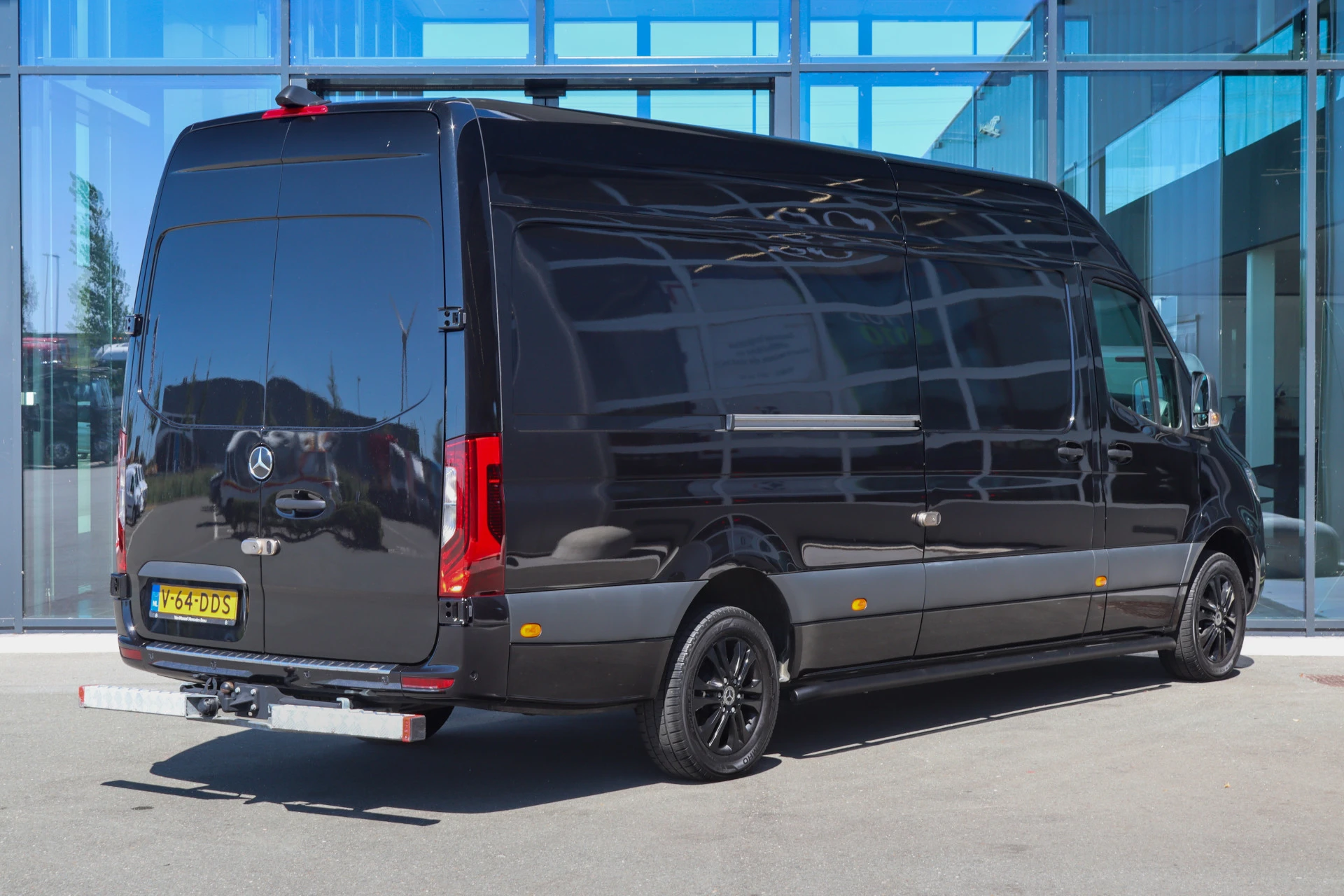 Mercedes-Benz-Sprinter-image-1