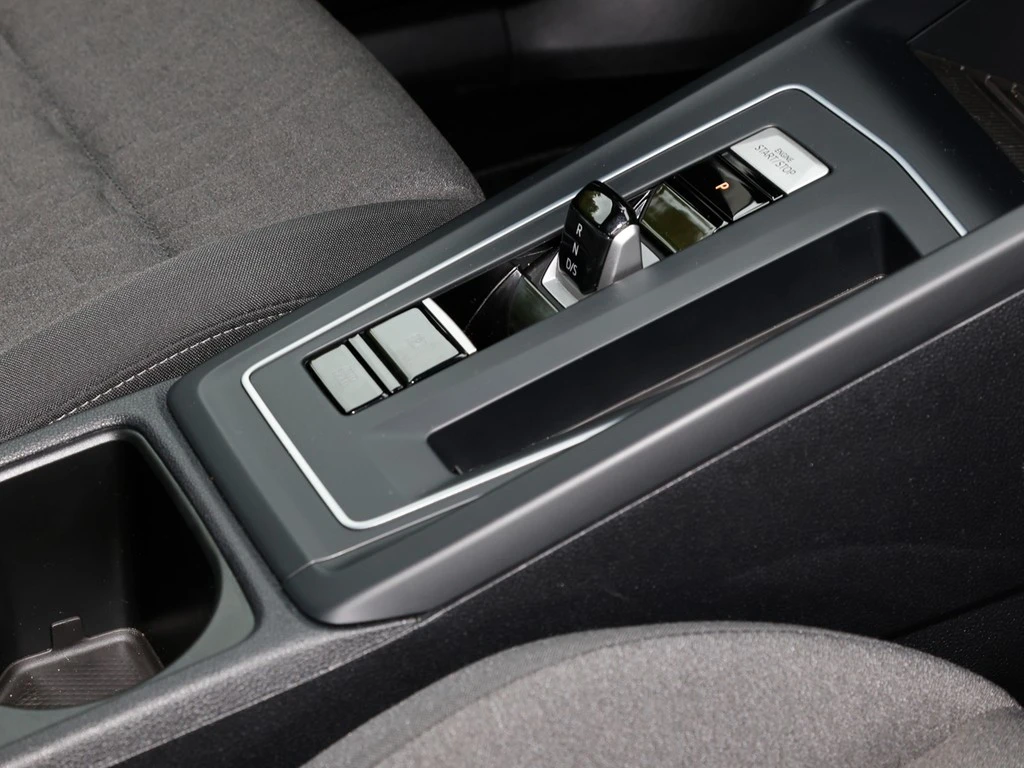 Volkswagen-Golf-image-8