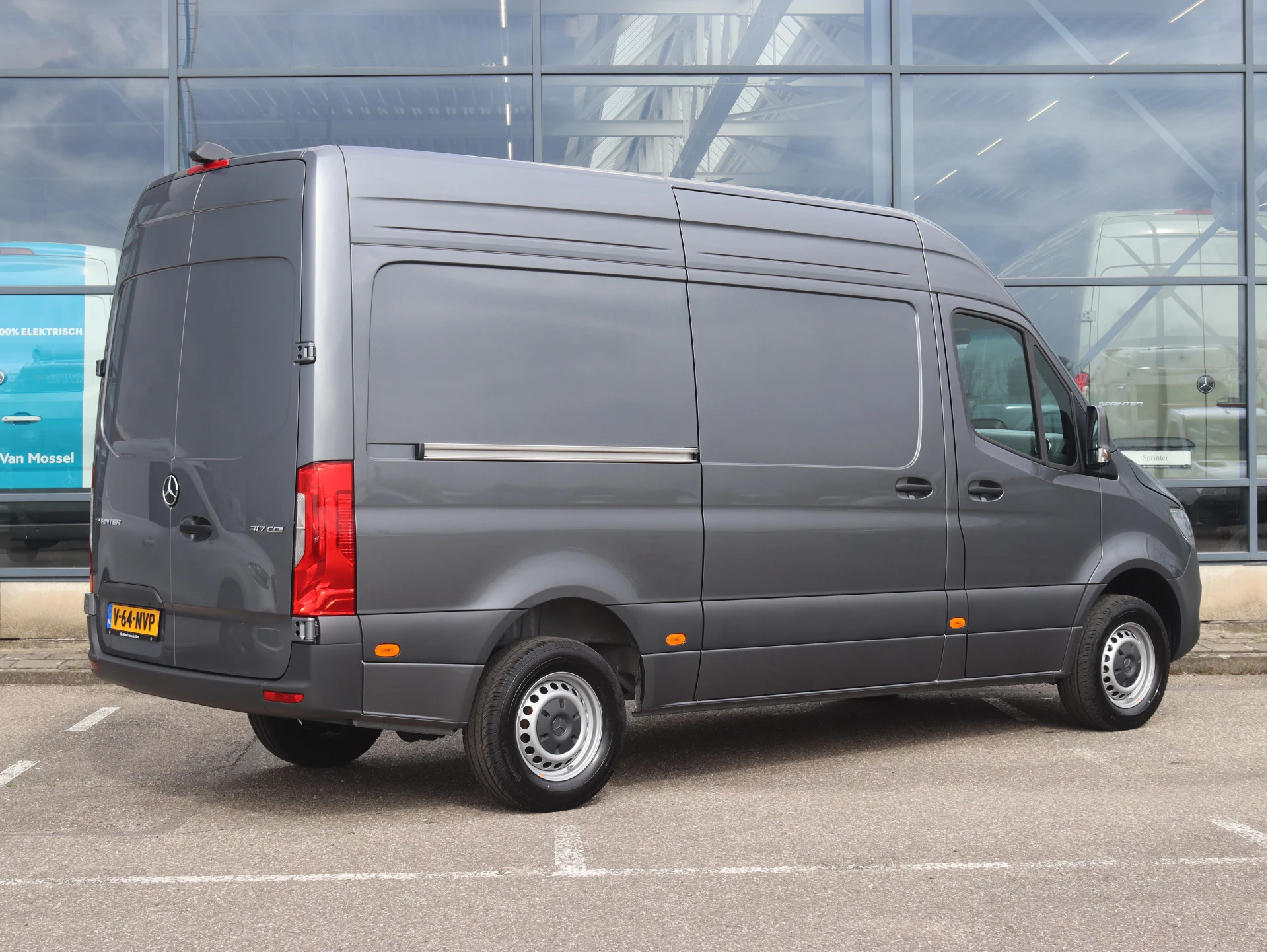 Mercedes-Benz-Sprinter-image-1