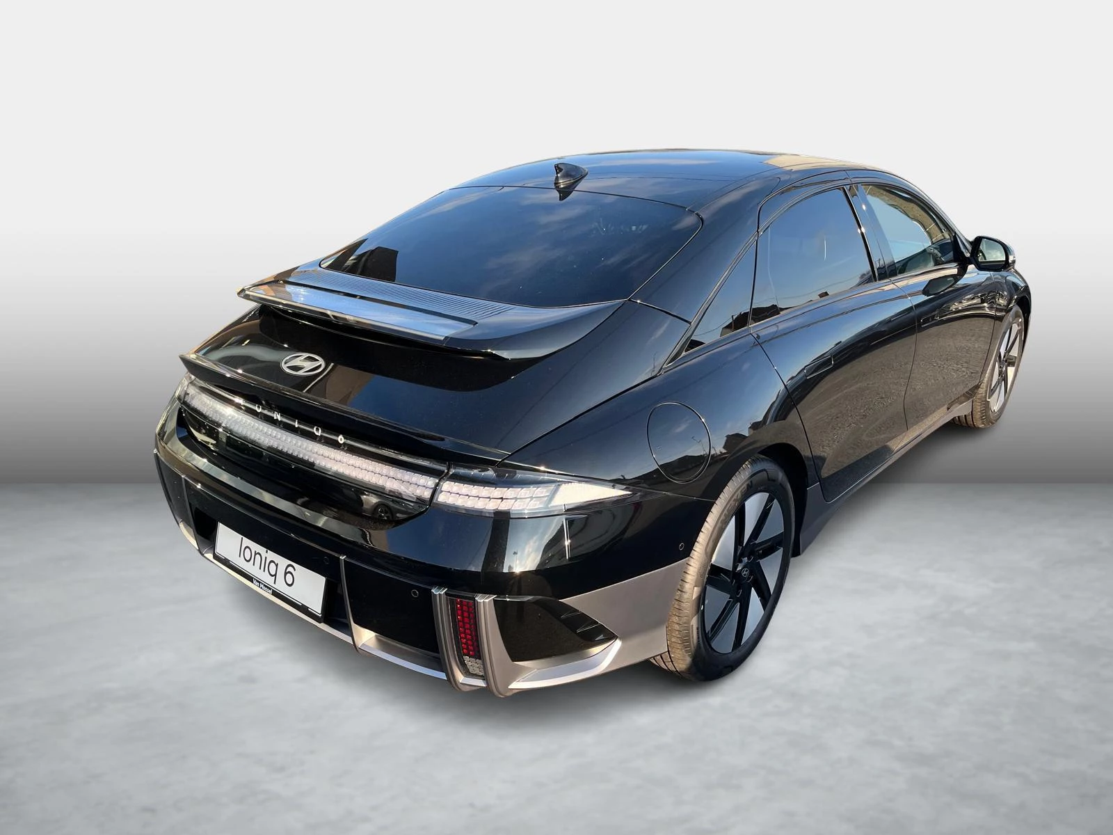 Hyundai-IONIQ 6-image-2