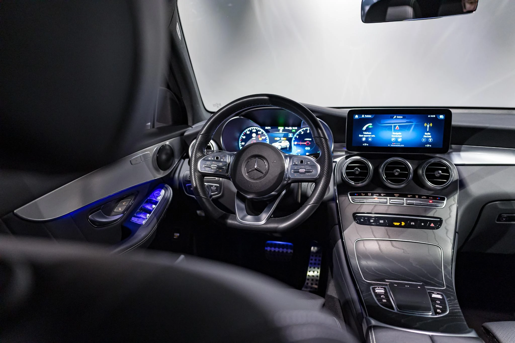 Mercedes-Benz-GLC-image-15