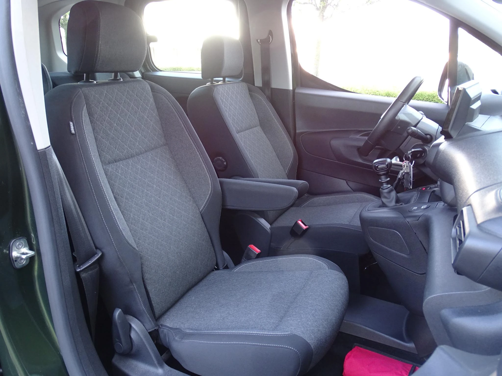 Opel-Combo Life-image-12