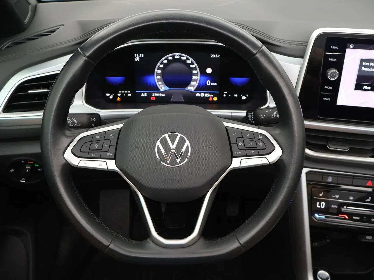 Volkswagen-T-Roc-image-12
