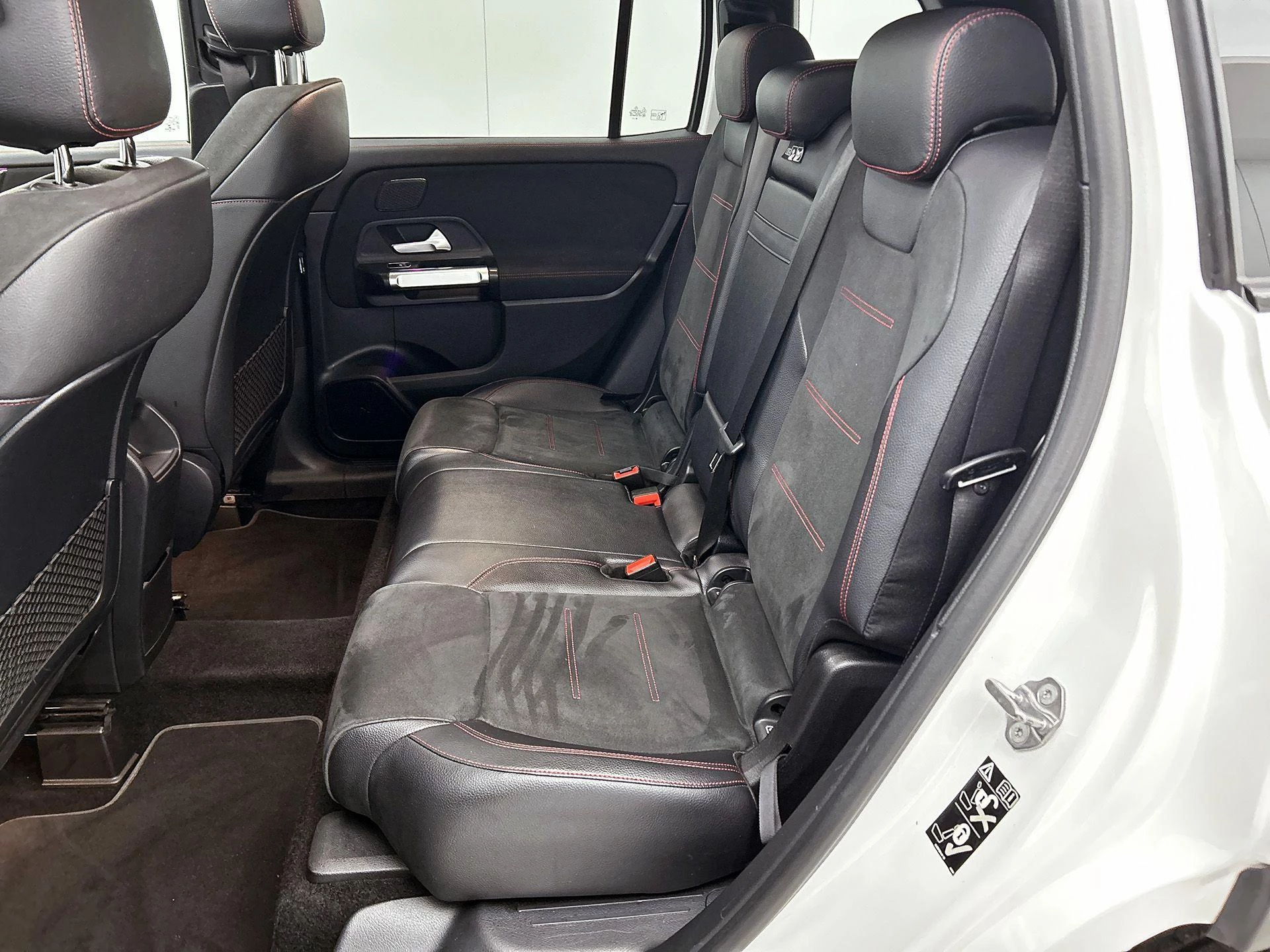 Mercedes-Benz-GLB-image-31