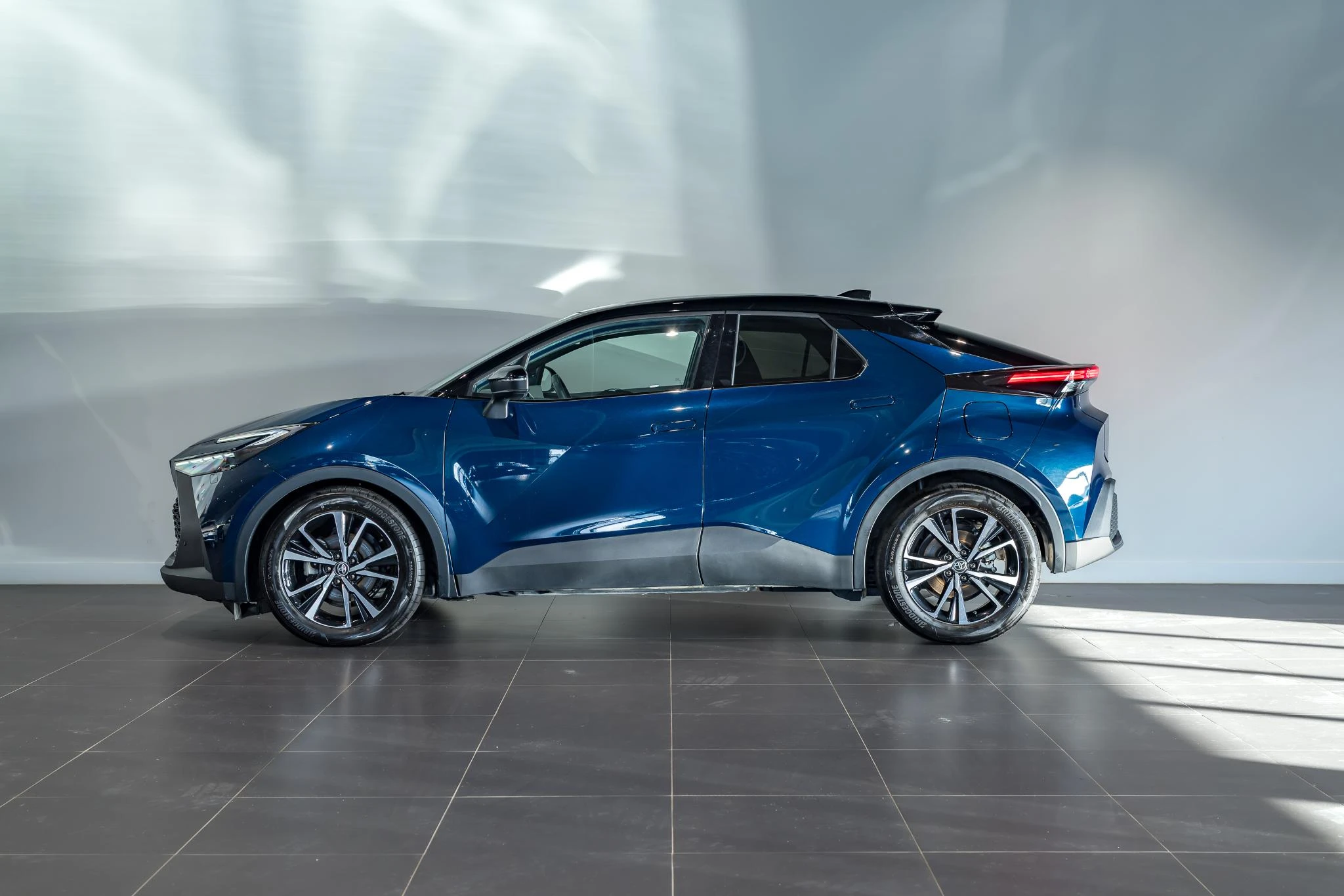 Toyota-C-HR-image-4