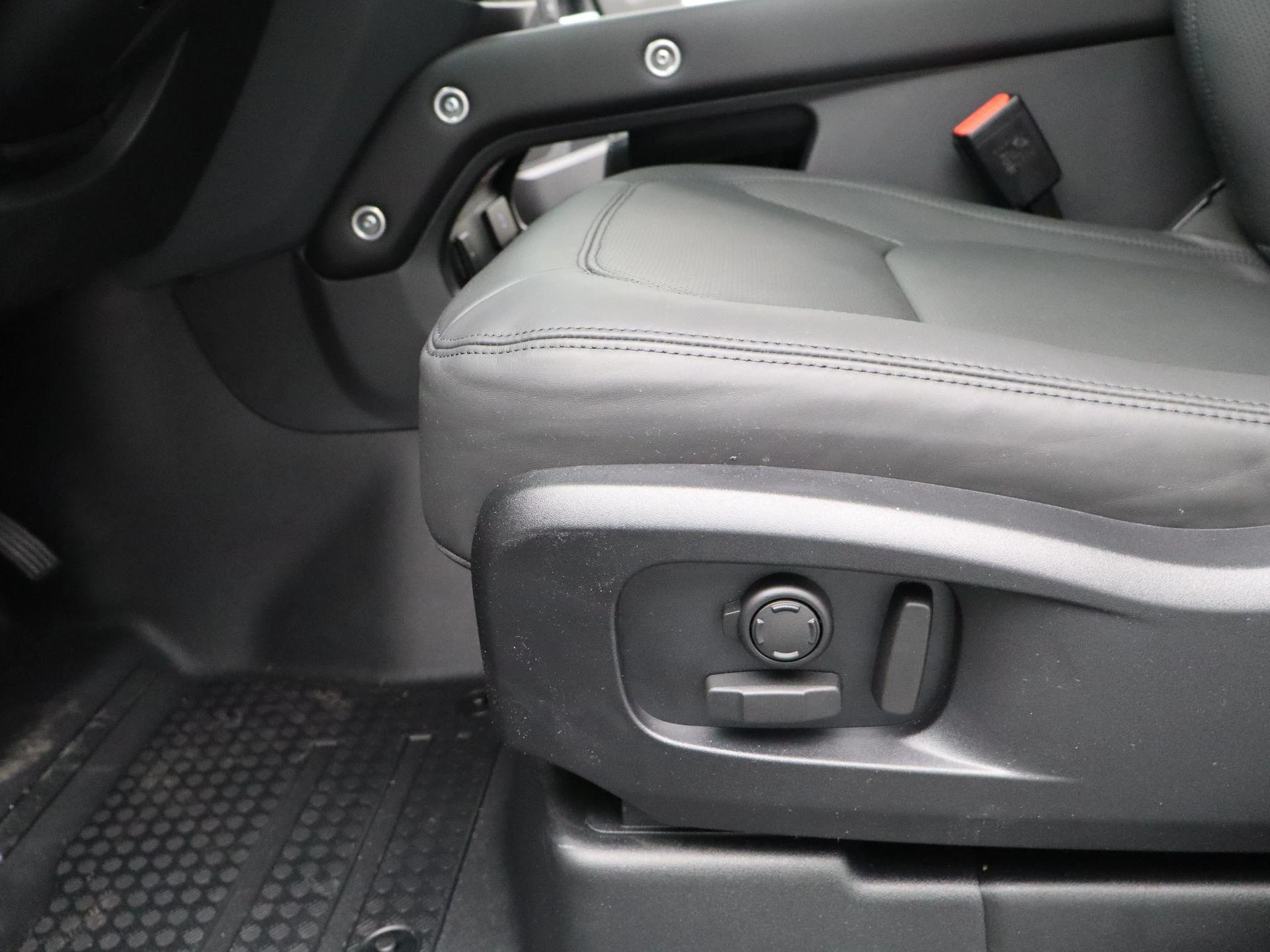 Land Rover-Defender-image-27