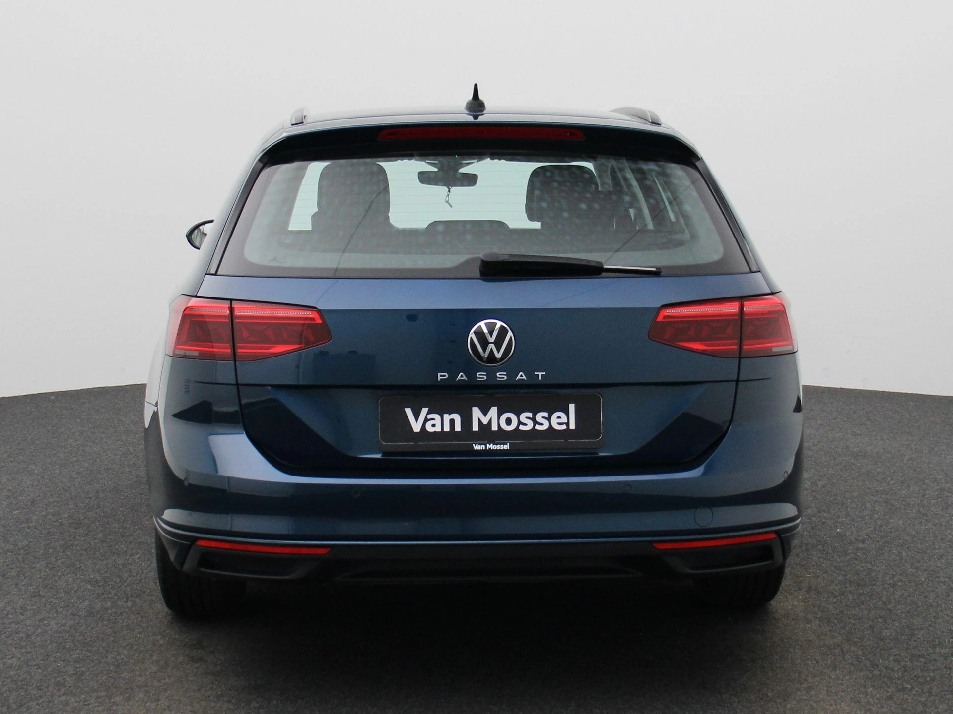 Volkswagen-Passat-image-4