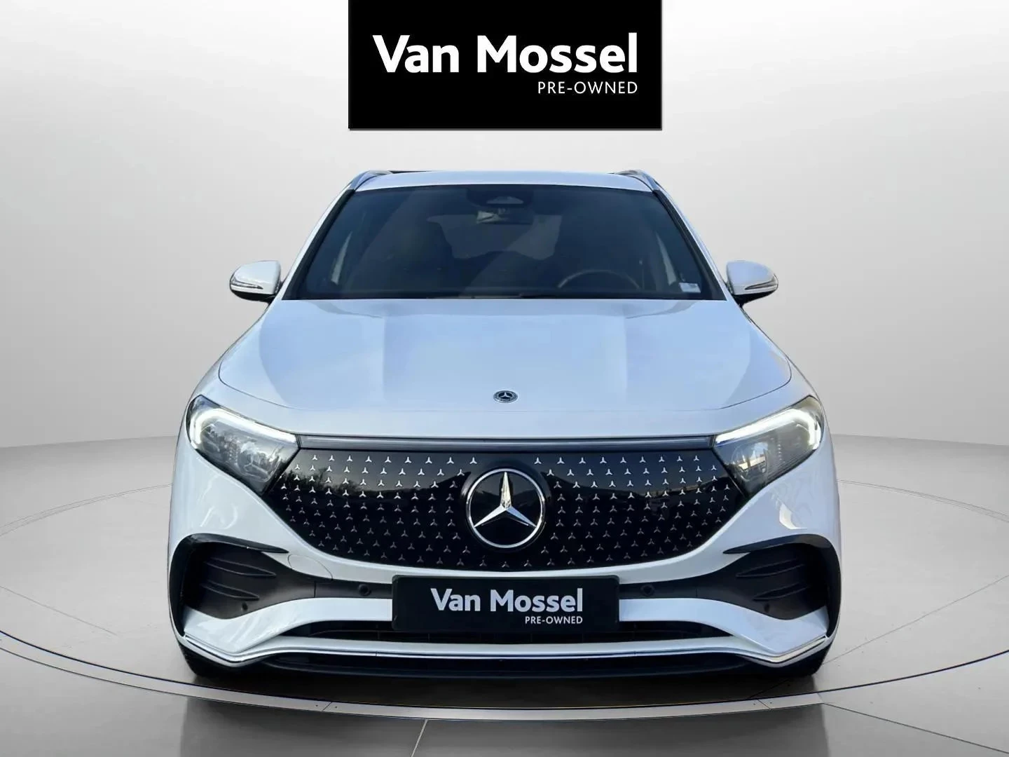 Mercedes-Benz-EQA-image-2