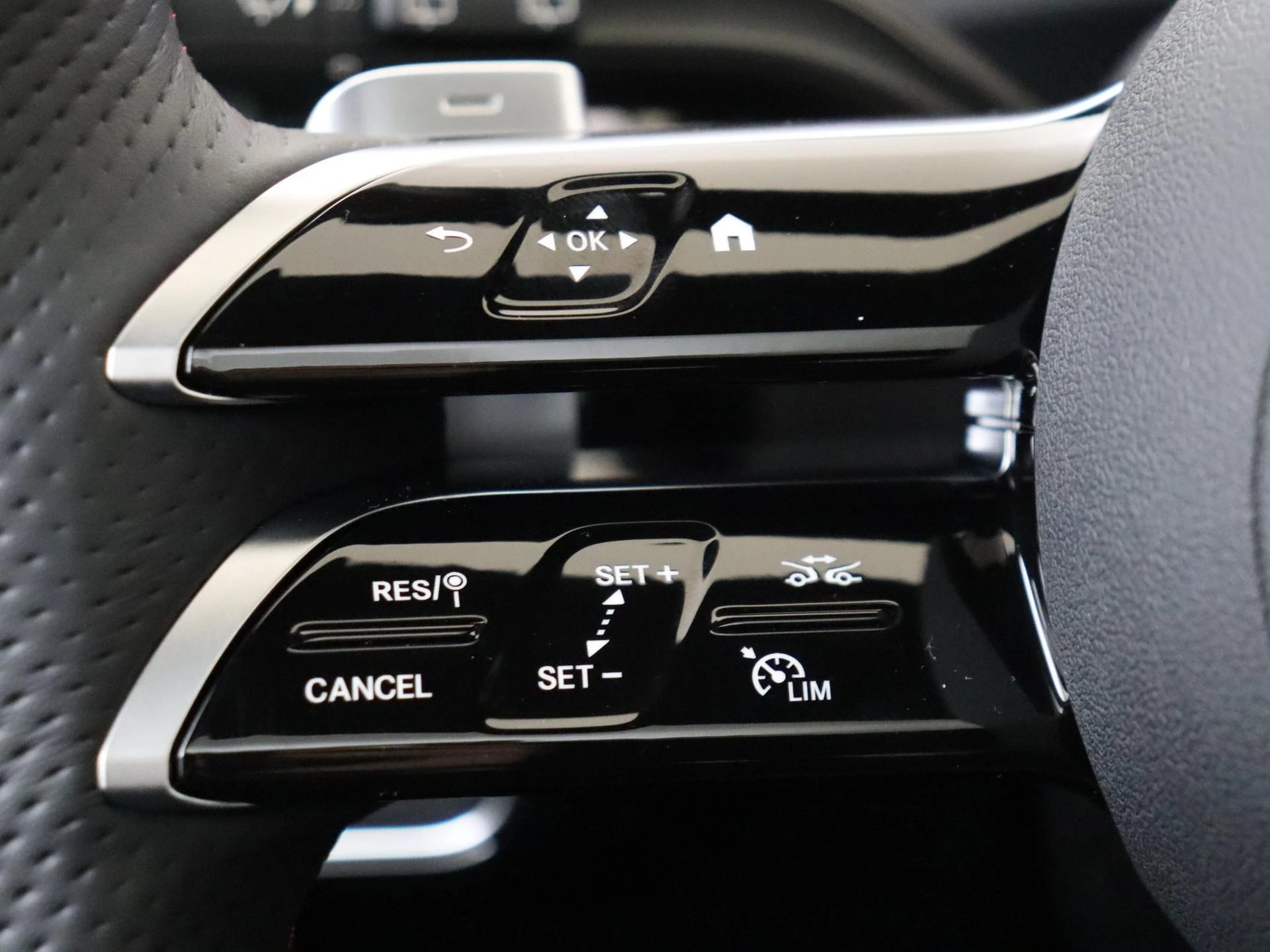 Mercedes-Benz-CLA-image-12