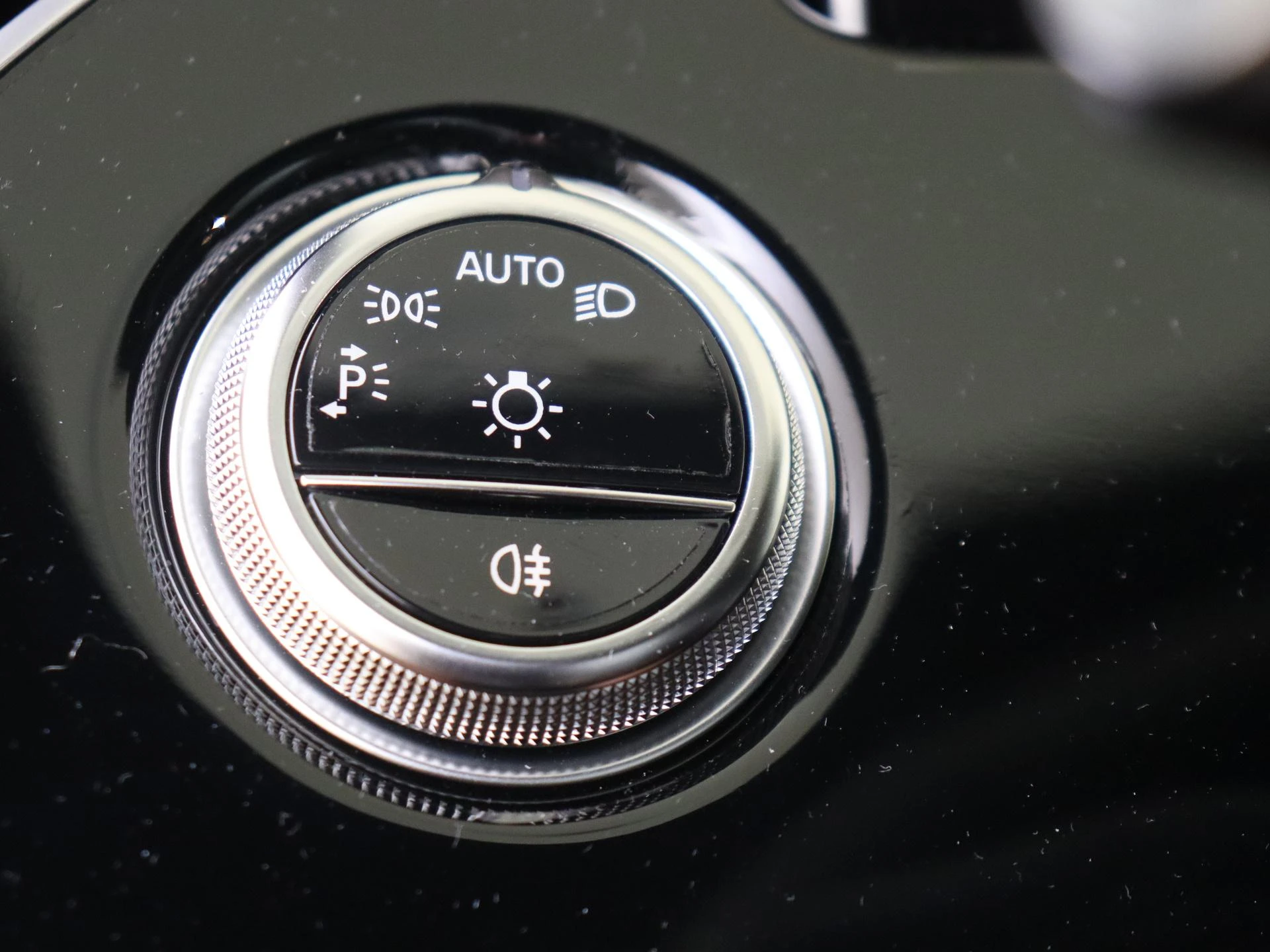 Mercedes-Benz-E-Klasse-image-24