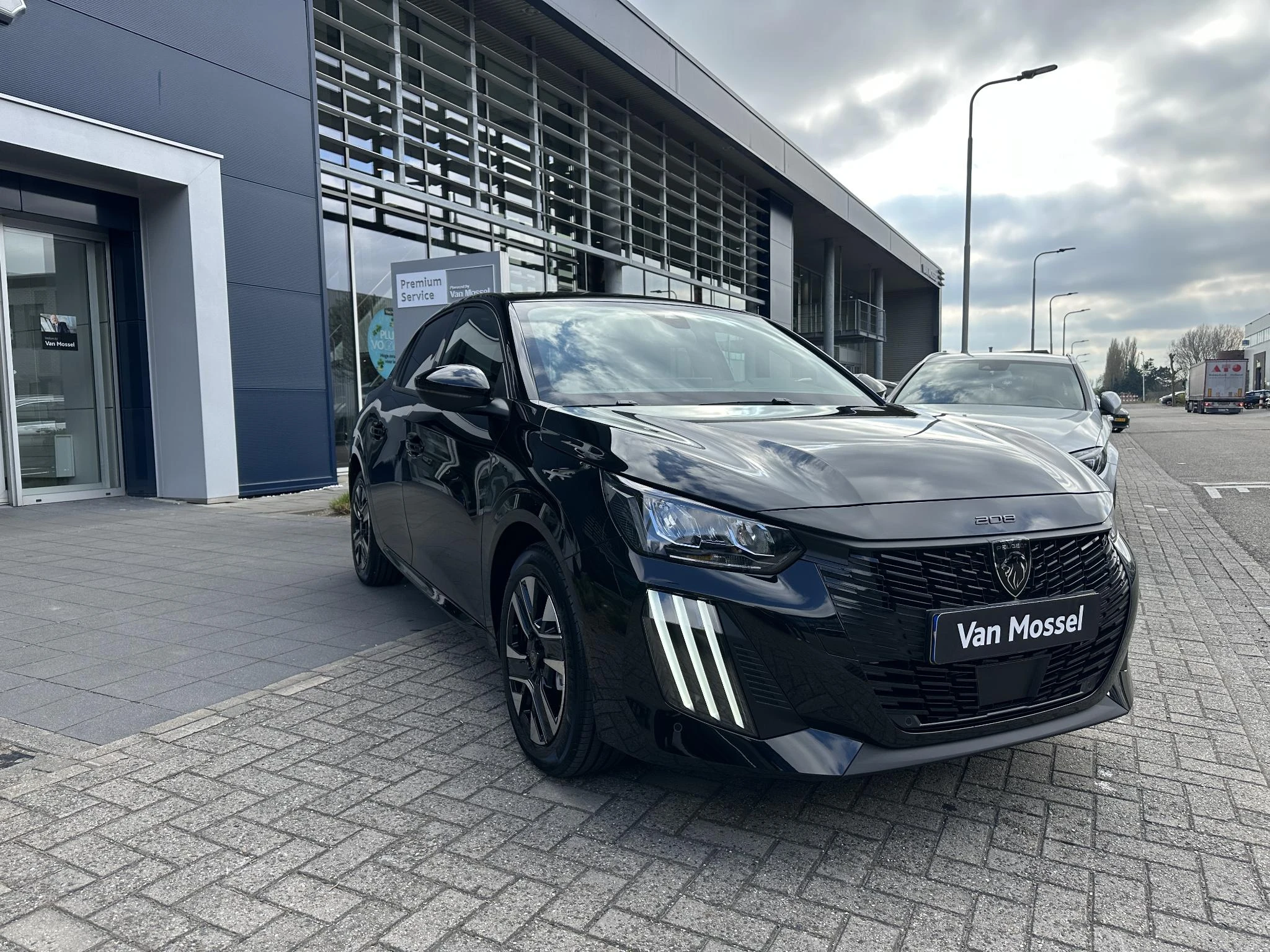 Peugeot-e-208-image-3